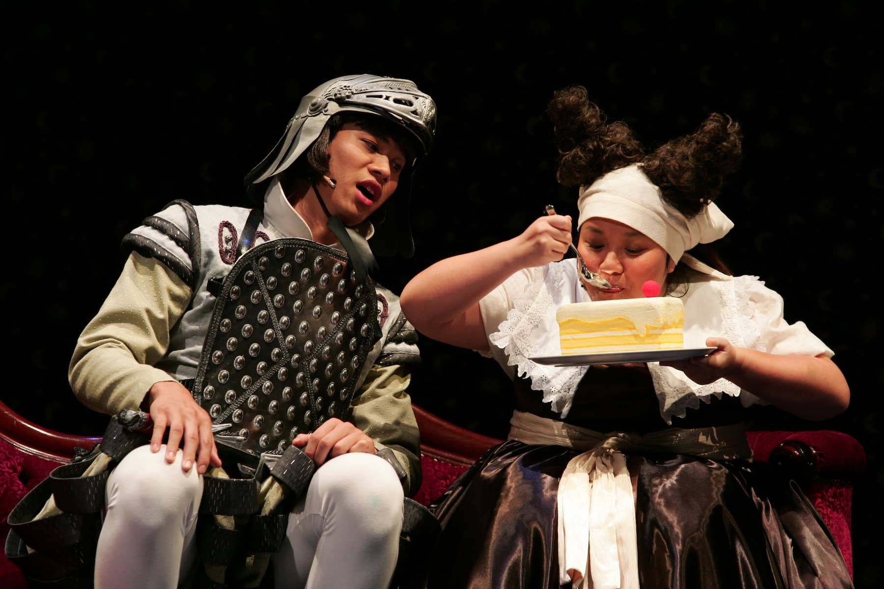 鍾欣凌飾演白雪公主身旁的甘草小人物「煤球」,第一次演出時還沒結婚,如今小孩都13歲了。(如果兒童劇團提供)