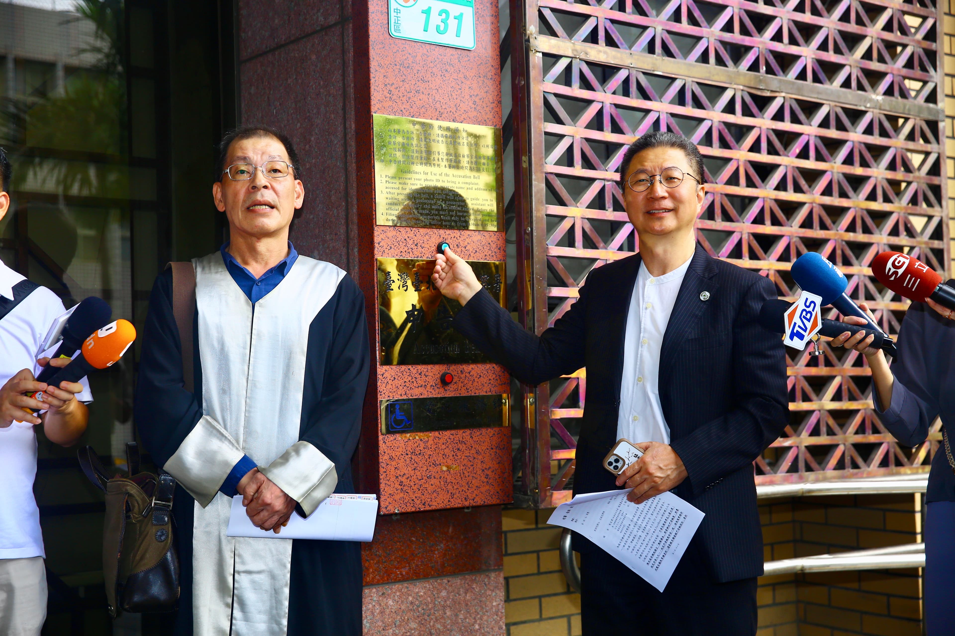 郭璽今(2日)早也親赴北檢對馬提出告訴,反控馬文君加重誹謗,另對其提出民事求償300萬元。