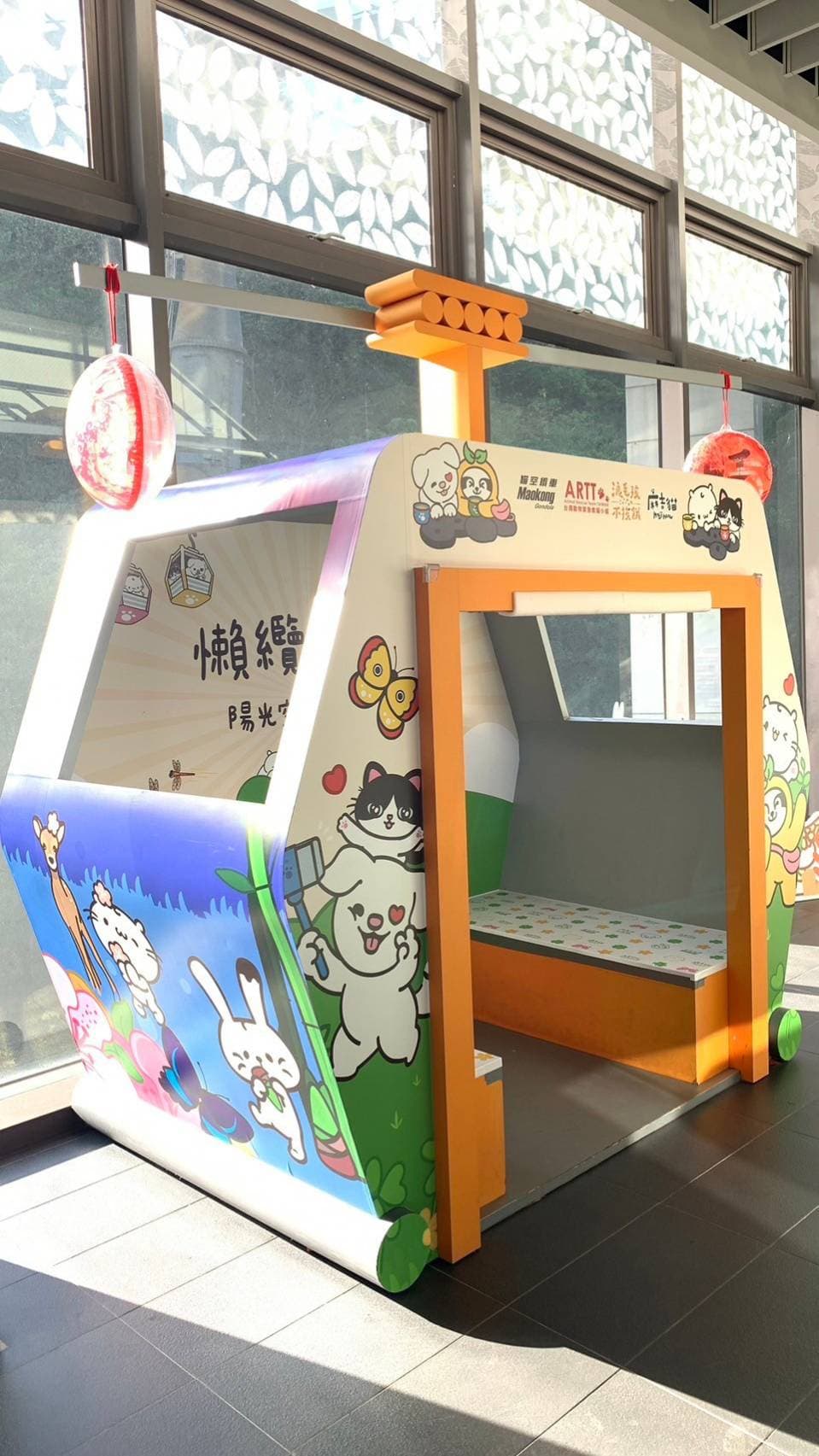 貓空纜車在這段期間換上新裝。(北捷提供)