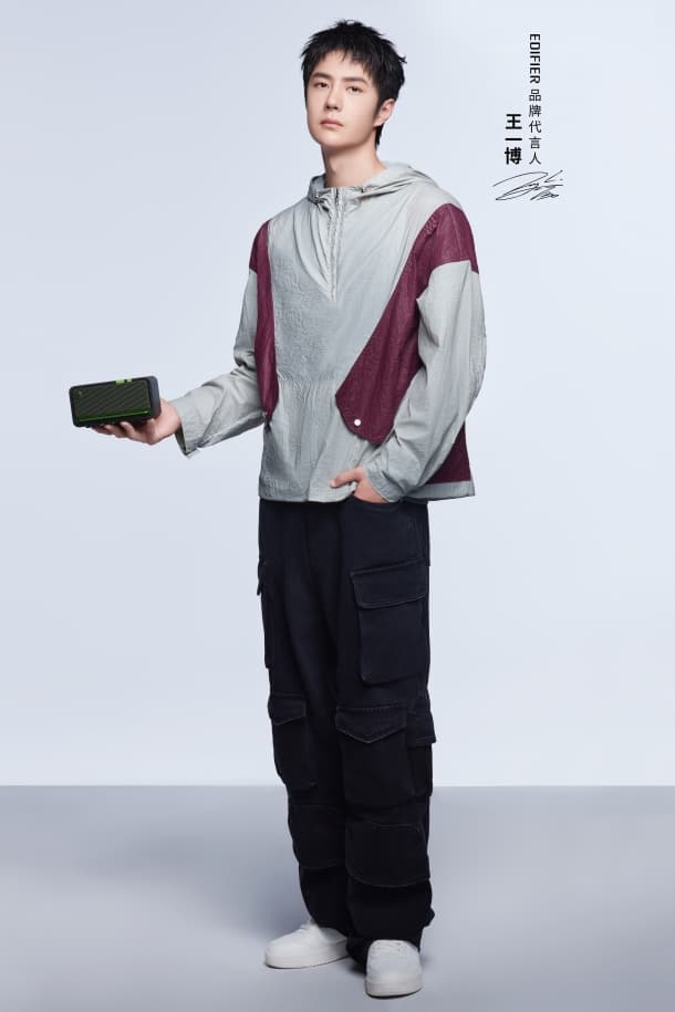 EDIFIER將MP230復古藍牙隨身音箱推出代言人限定色潮酷黑綠。(EDIFIER提供)
