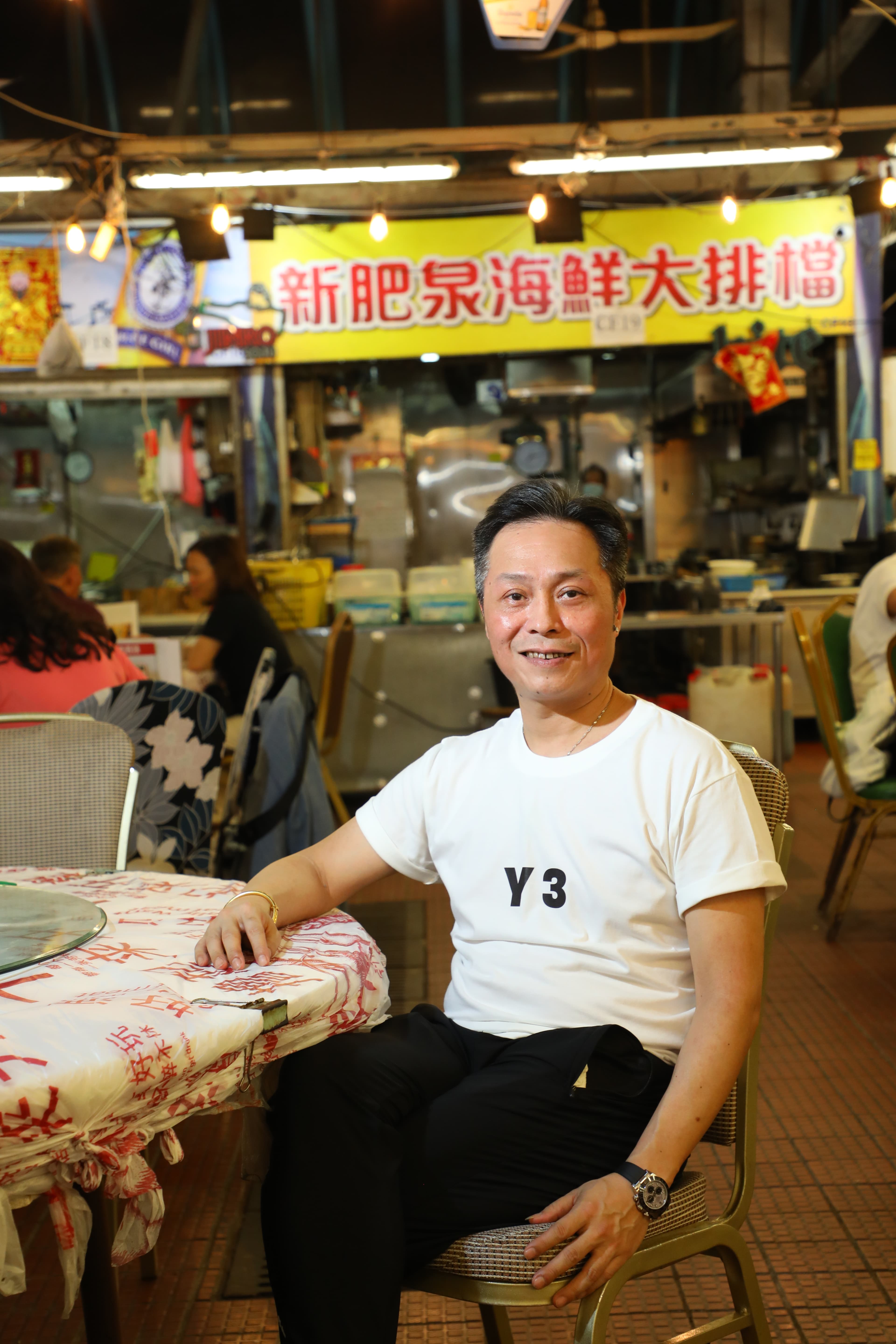 新肥泉老闆尹俊康投身餐飲業多年,認為大排檔最講究鑊氣,同時也是香港人下班後放鬆的所在。