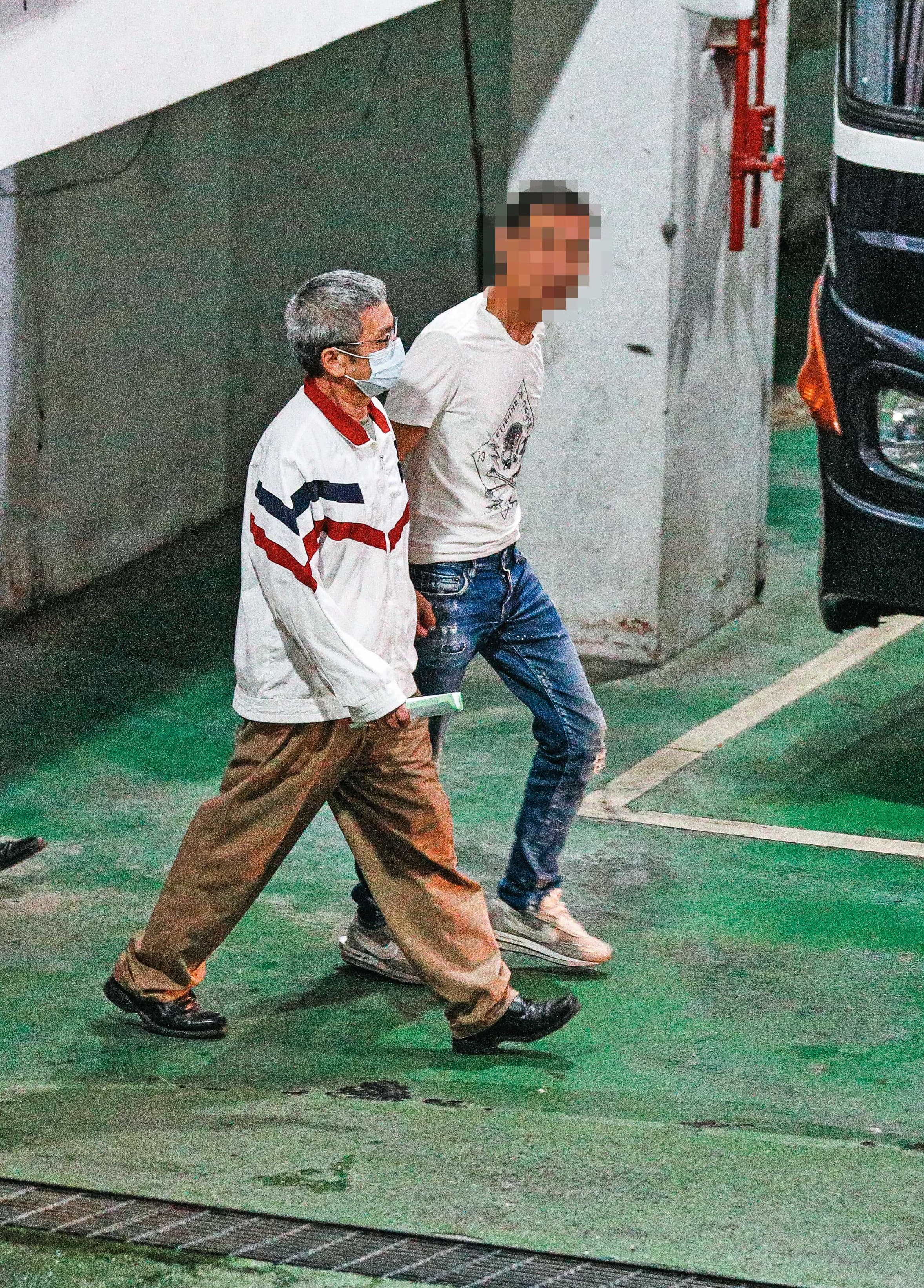 柯文哲大帳房李文宗(左)涉收賄遭收押。