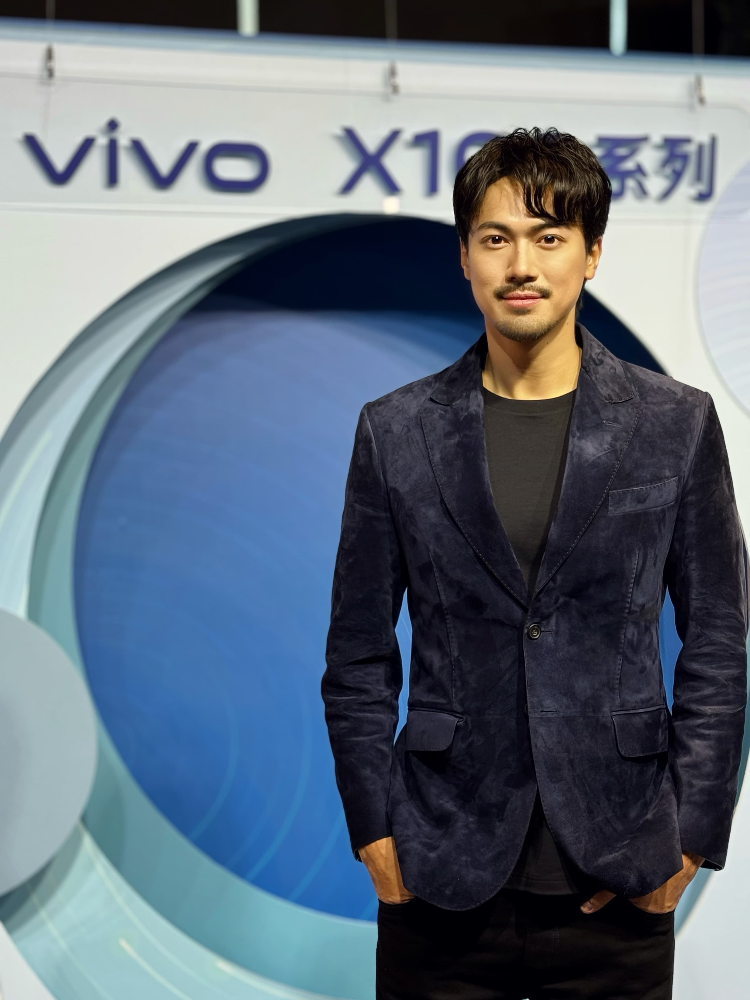 胡卓希應vivo手機邀請出席新機發布會,愛攝影的他已經查好台北具有特色的巷弄小道,將四處拍攝大展身手。(天高娛樂提供)