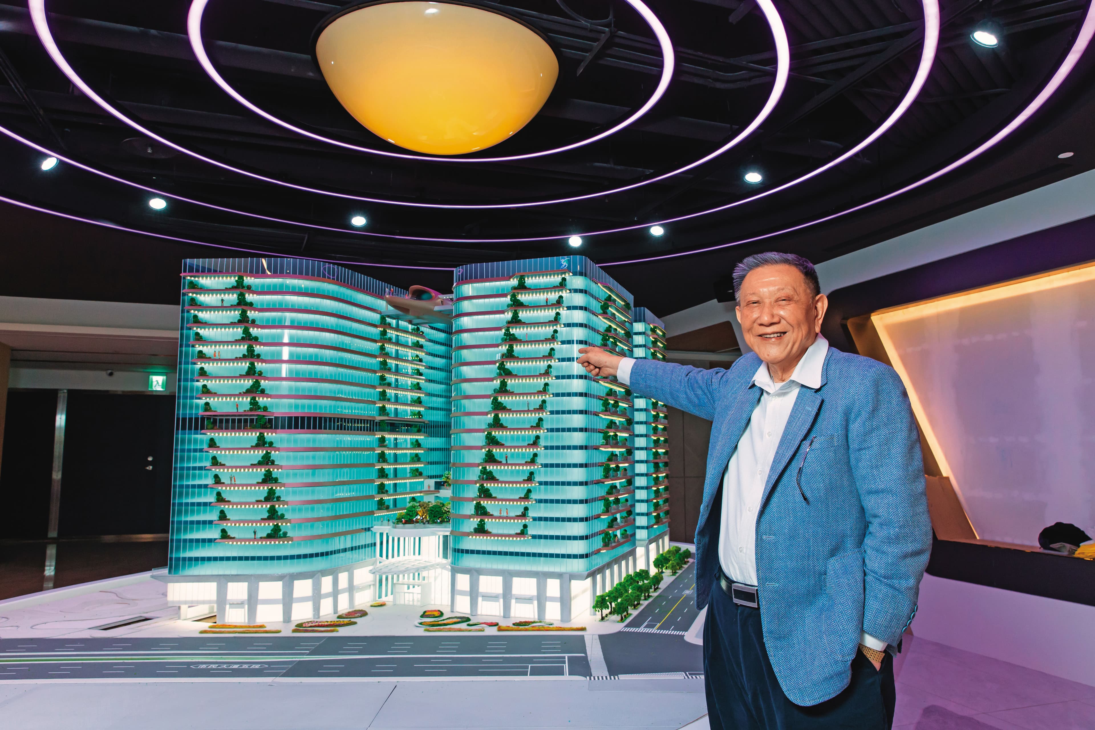 沈慶京2022年12月15日與柯文哲同一天入境新加坡，疑涉海外交賄款。圖為他回台隔週，向本刊暢談市值千億元的京華城改建案。