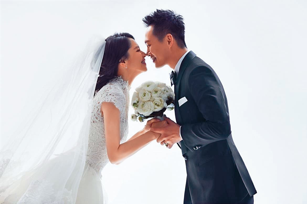 徐若瑄(左)2014年風光下嫁富商李雲峰(右),不過結婚2年,男方便傳出財務危機。(銀魚音樂提供)