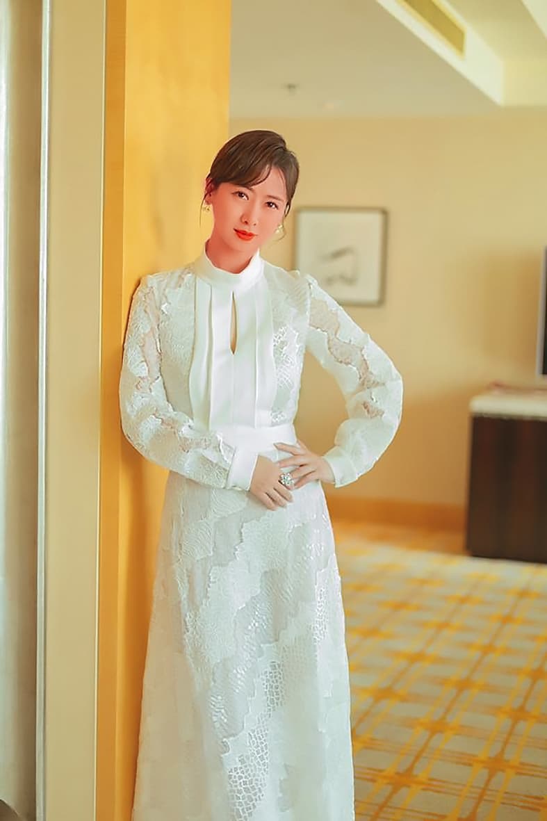 翁虹老公陪伴女兒在美國求學，夫妻倆已分居3年。（翻攝自翁虹臉書）