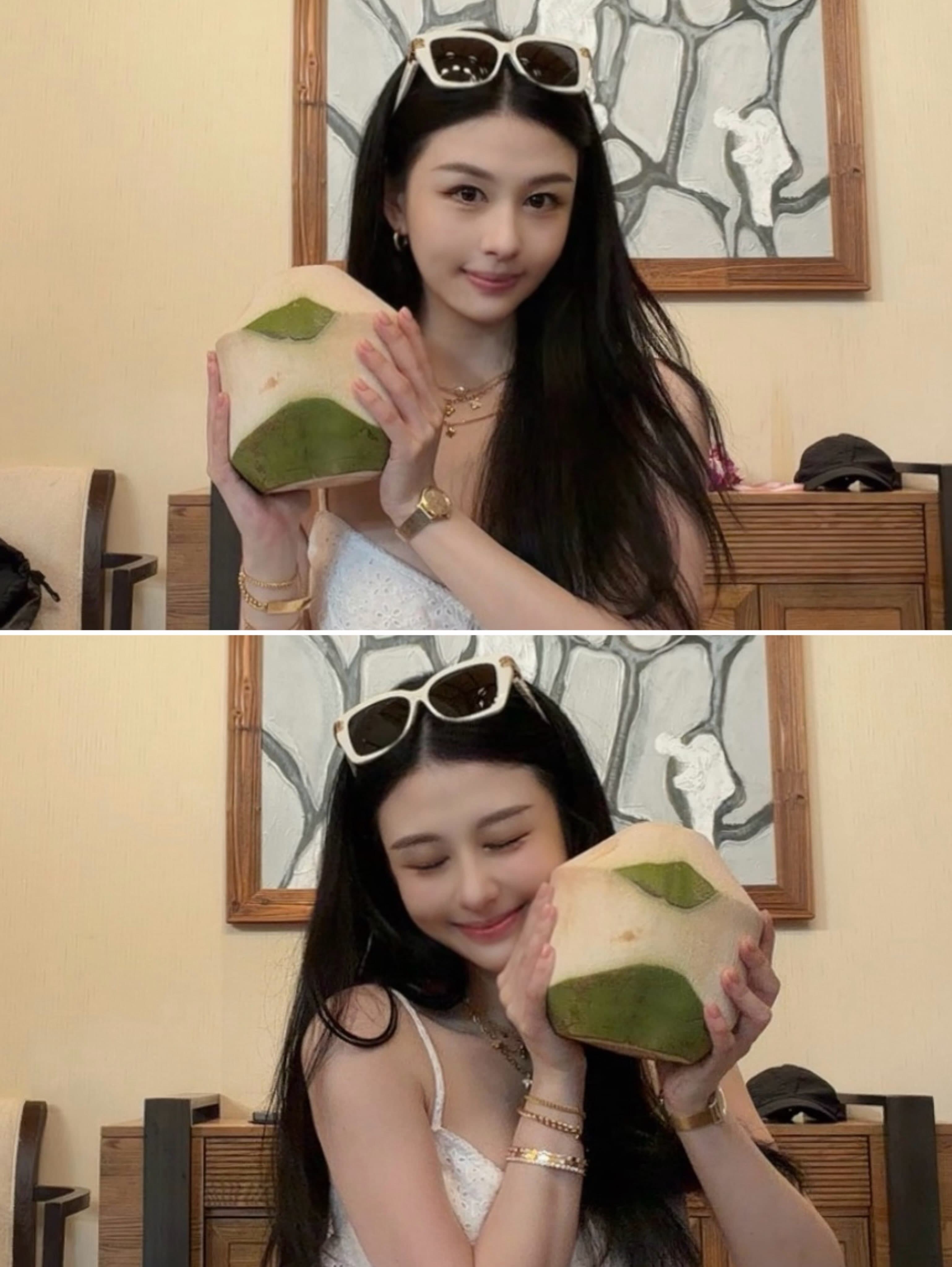 沈月拿著椰子,俏皮拍照。(翻攝yuetyuetxx IG)