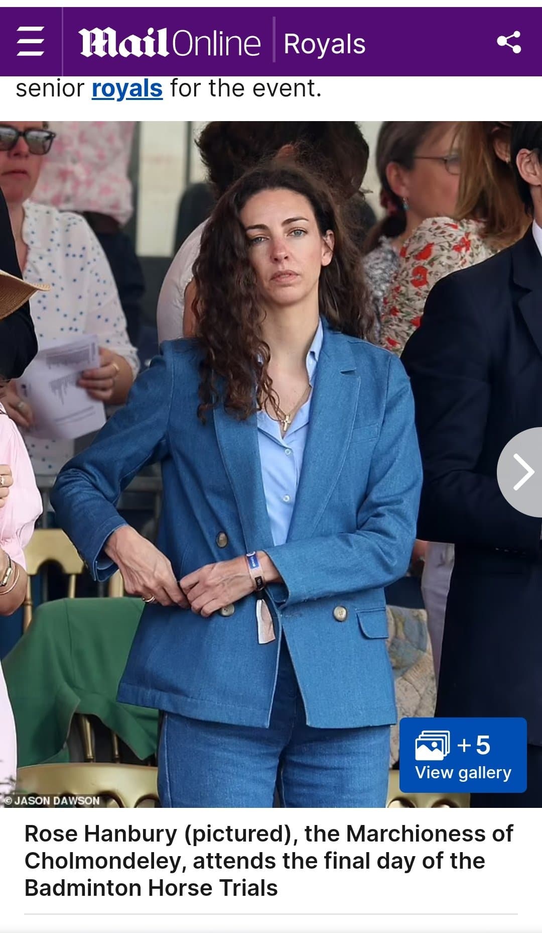 蘿絲出席一年一度的「Badminton Horse Trials」馬術大賽。（翻攝《Daily Mail》）