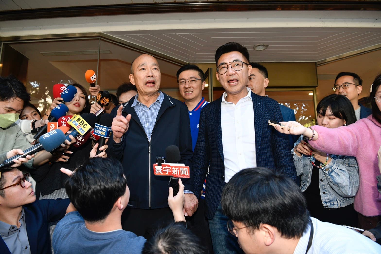 韓國瑜昨(18日)於臉書宣布,將搭檔同黨立委江啟臣角逐立法院正副院長。