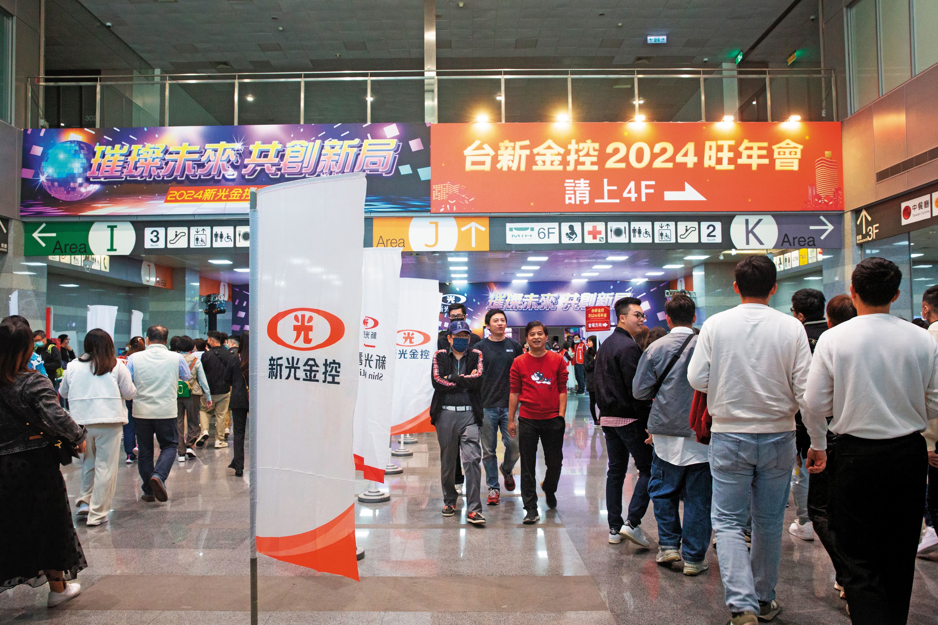 中信金有意合併新光金,讓新光金、台新金合併案加速腳步。