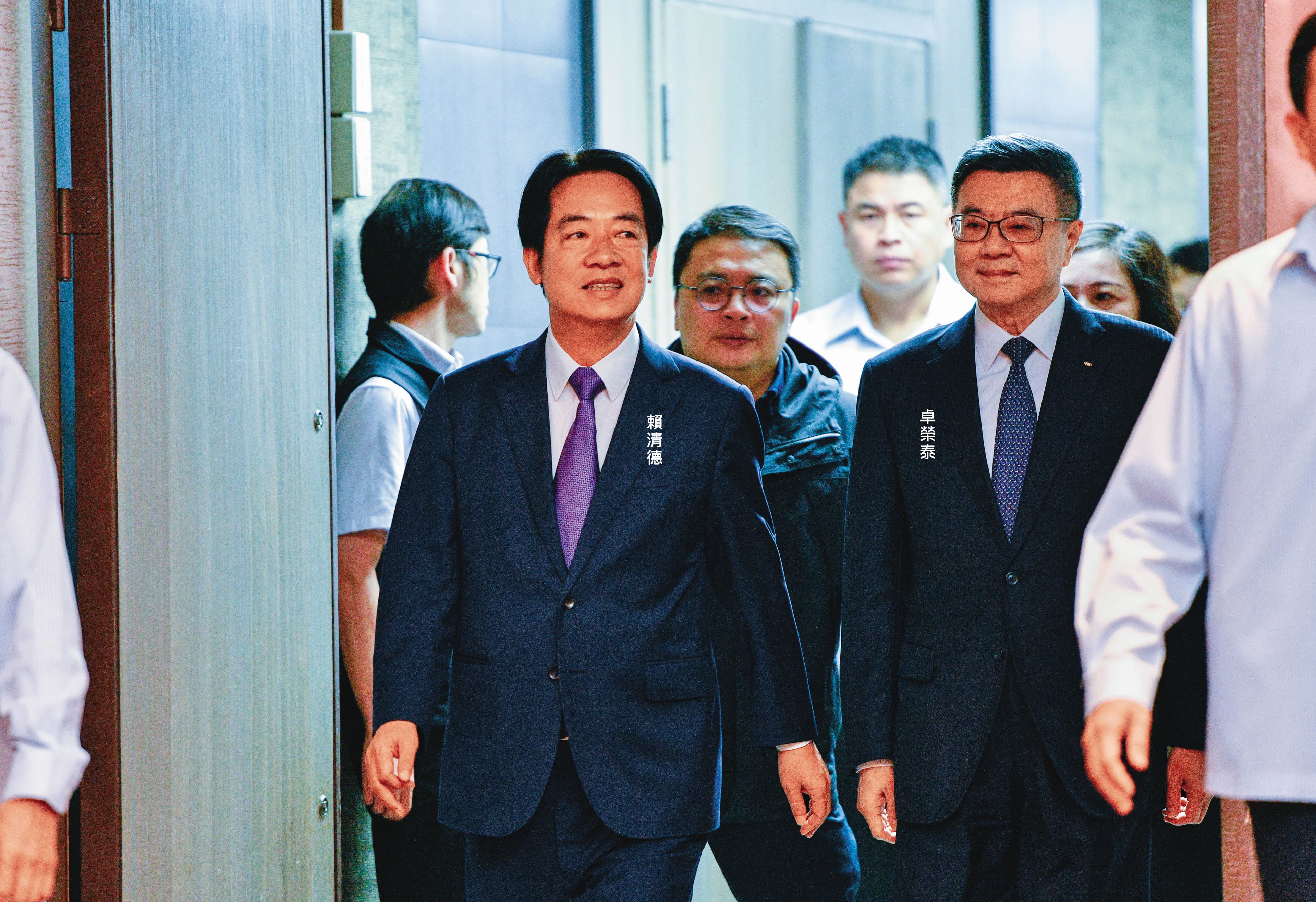 國會職權修法三讀後,須經總統賴清德公布、並由行政院長卓榮泰副署,但黨內對政院是否提覆議有不同看法。