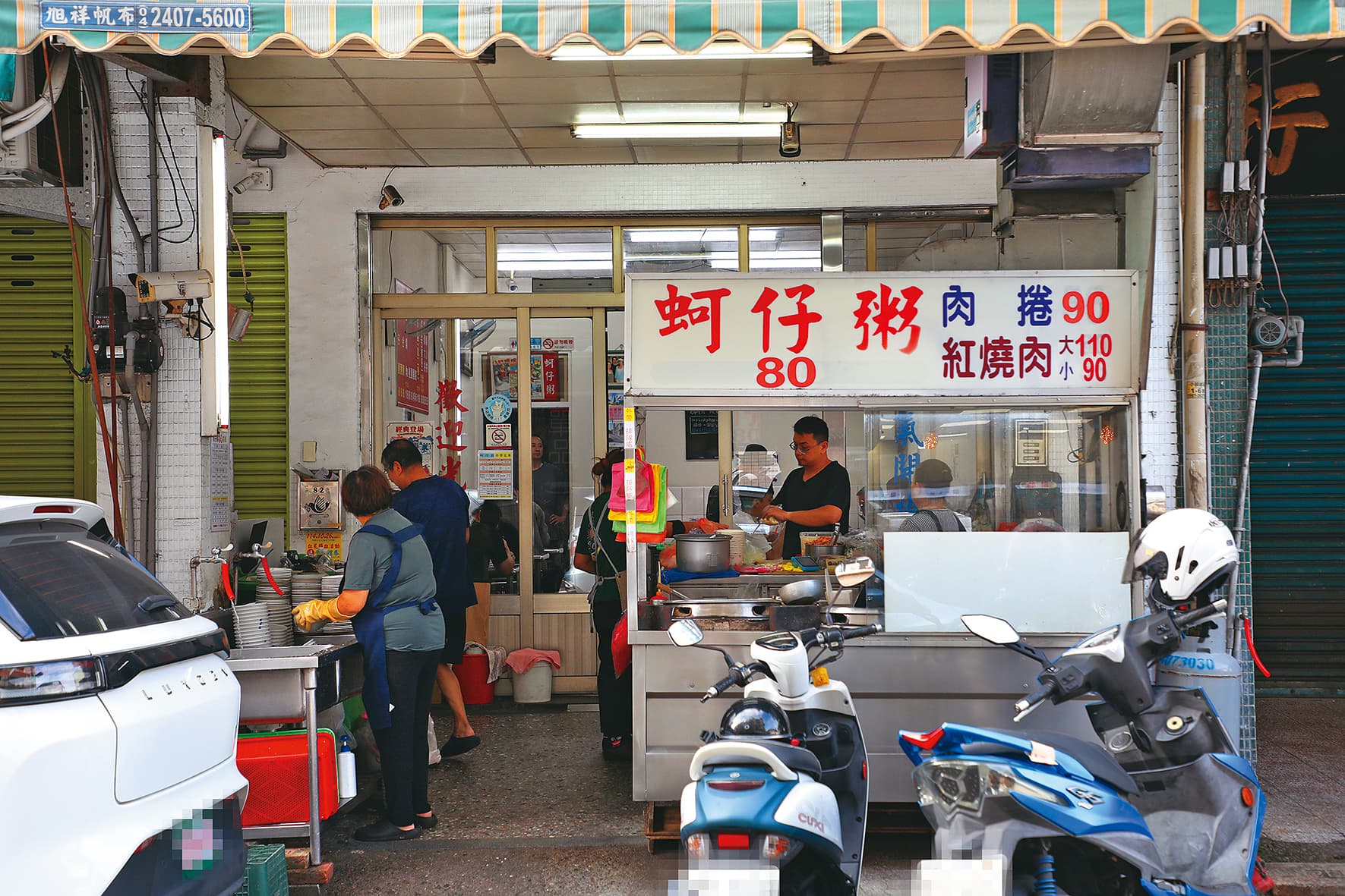 「第五市場蚵仔粥」用料實在,台中市長盧秀燕也經常光顧。