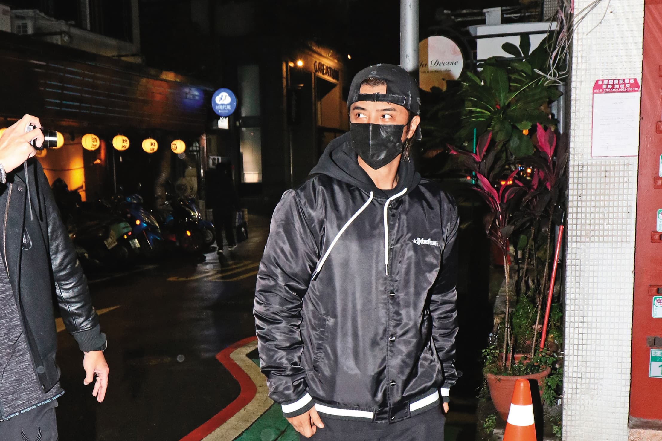 	成立了自己的潮牌GOTNOFEARS後，小豬不時會去店裡巡視。