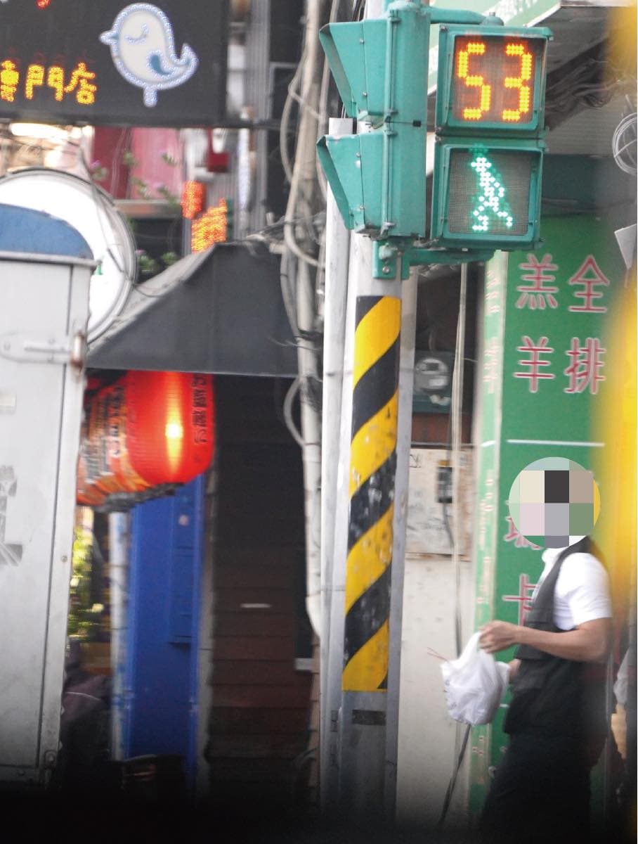 張斯綱指控李進勇派公務車由隨扈幫買晚餐。(翻攝張斯綱臉書)