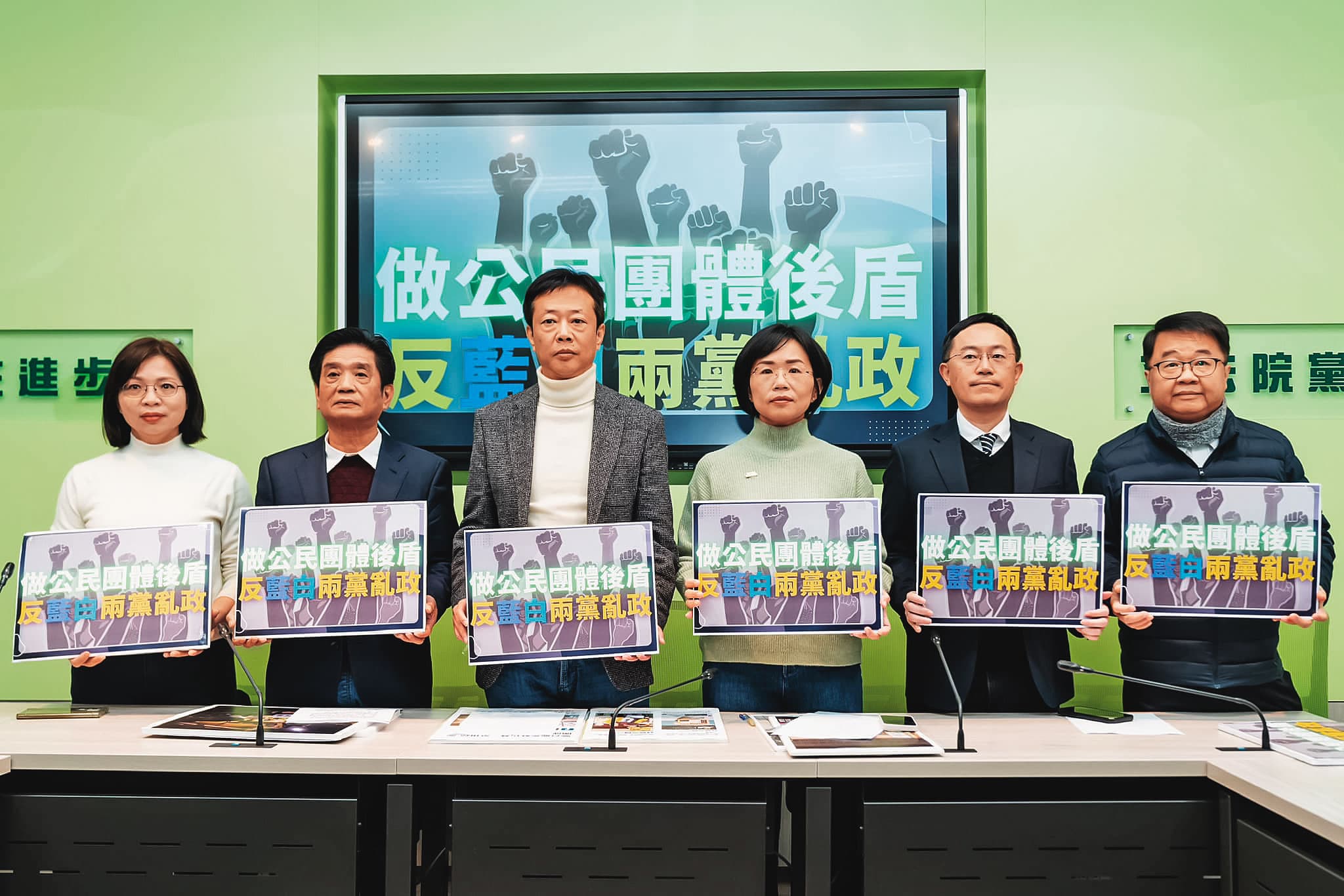 進黨新北、台南立委都聯合舉行記者會反惡罷。（翻攝蘇巧慧臉書）