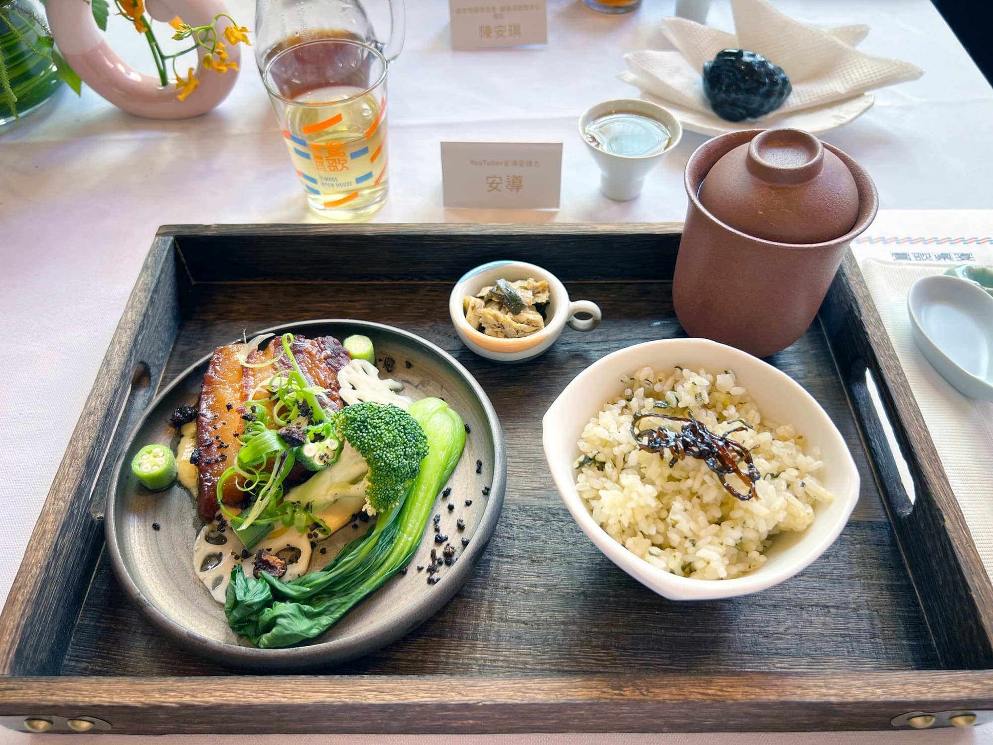 鶯歌桌宴藉由選用在地製造的食器與在地食材製作的佳餚,感受器皿與食物的絕妙搭配。(鶯歌產地開放日提供)