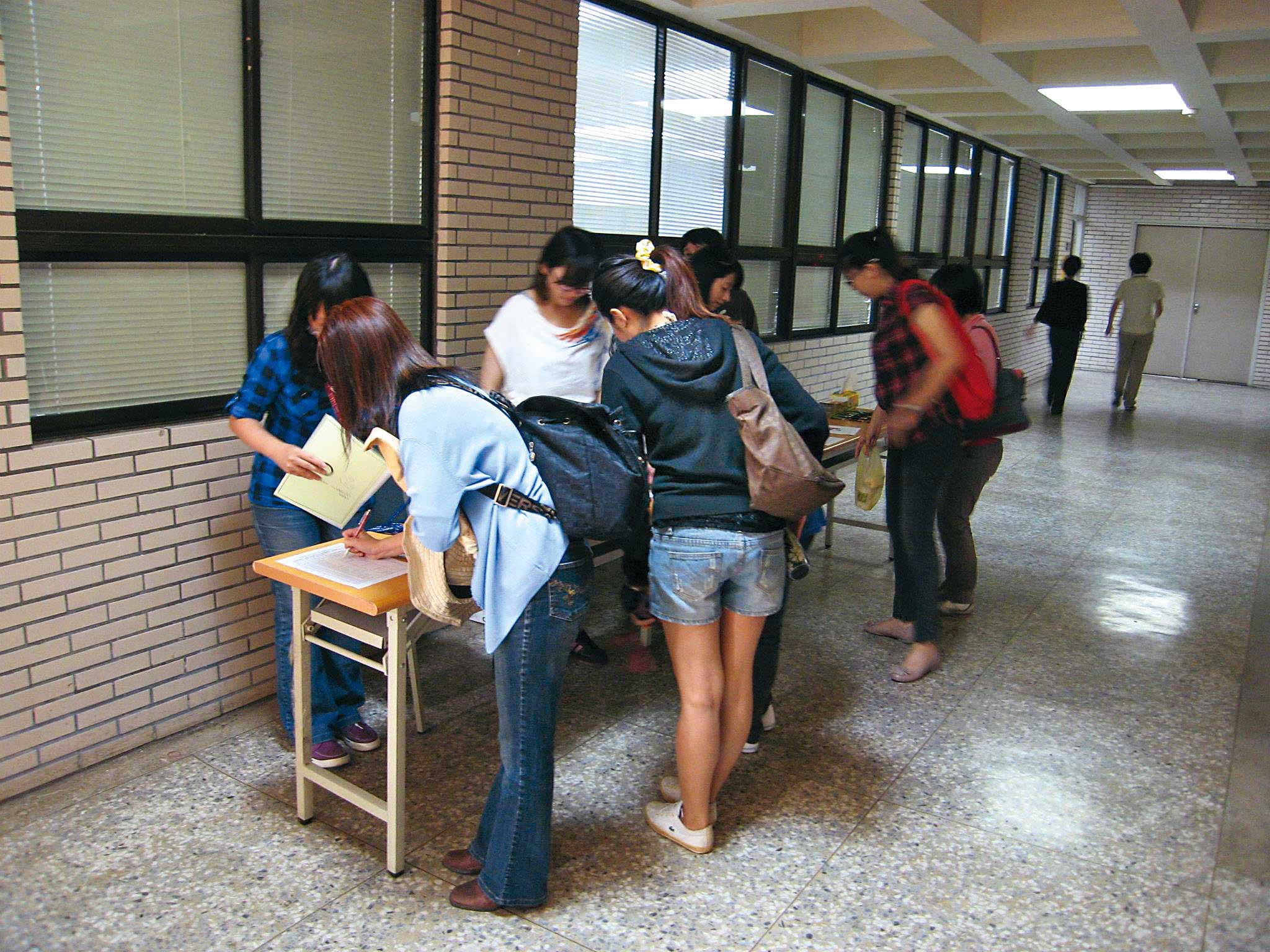台南大學出現偷拍色狼,校園安全再度引起注意。(翻攝台南大學輔導中心臉書)