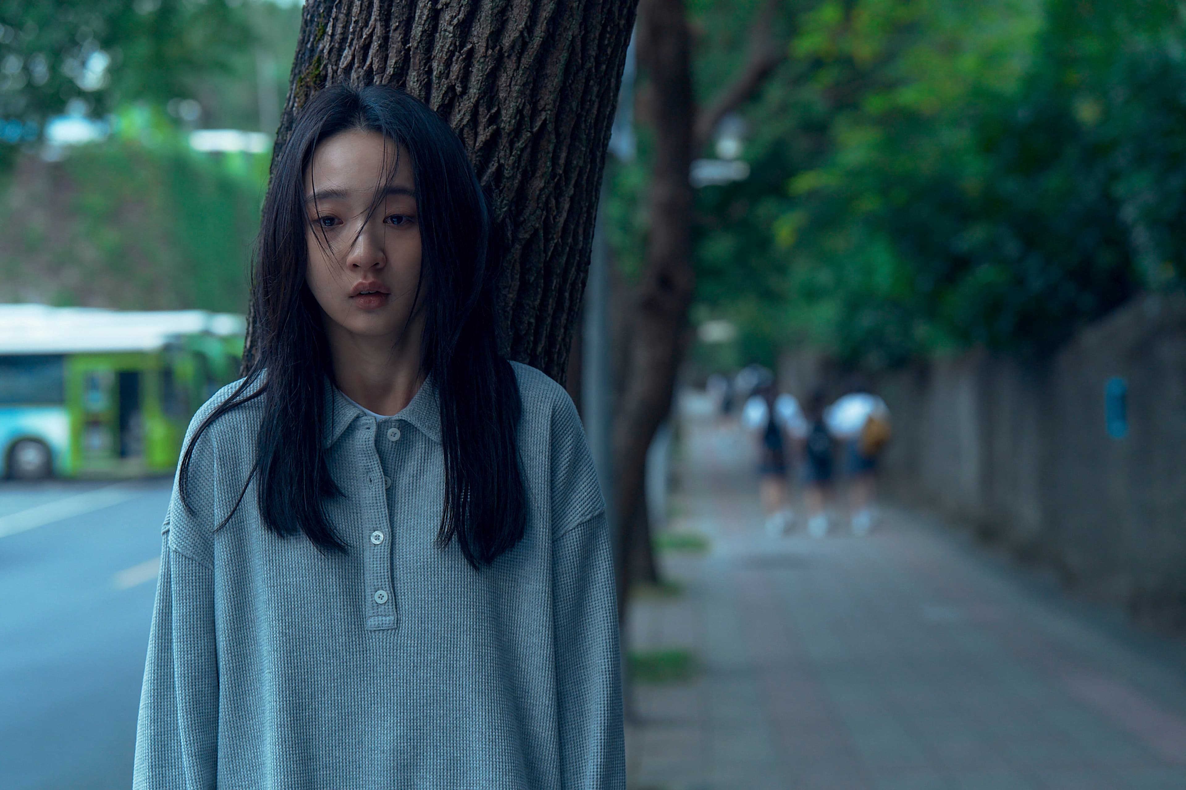 李沐不敢看劇中自己被傷害的橋段,想到角色就落淚。(Netflix提供)
