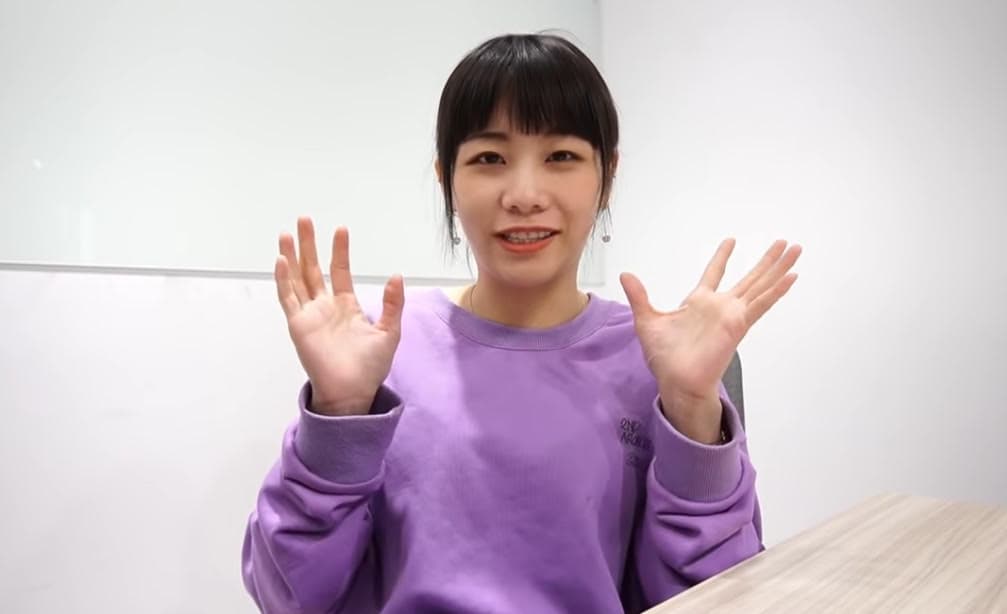 YouTuber路路LuLu曾在直播中揭露童年遭哥哥朋友聯手性侵。(翻攝YT@路路錄LULU)