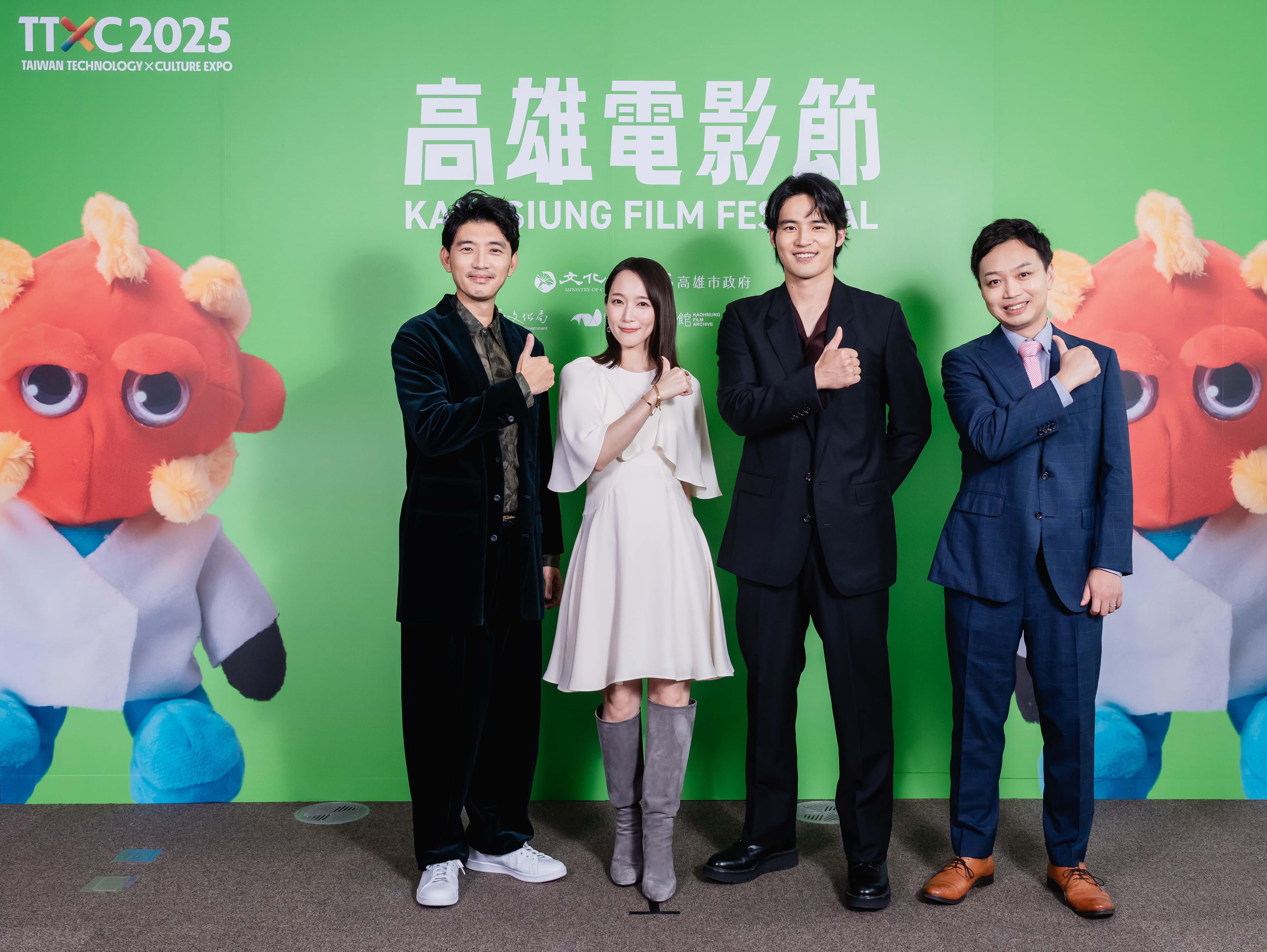 曾少宗(左起)吉岡里帆、水上恒司、與製片有澤亮哉一同出席《九龍大眾浪漫》台灣媒體聯訪。(高雄電影節提供)