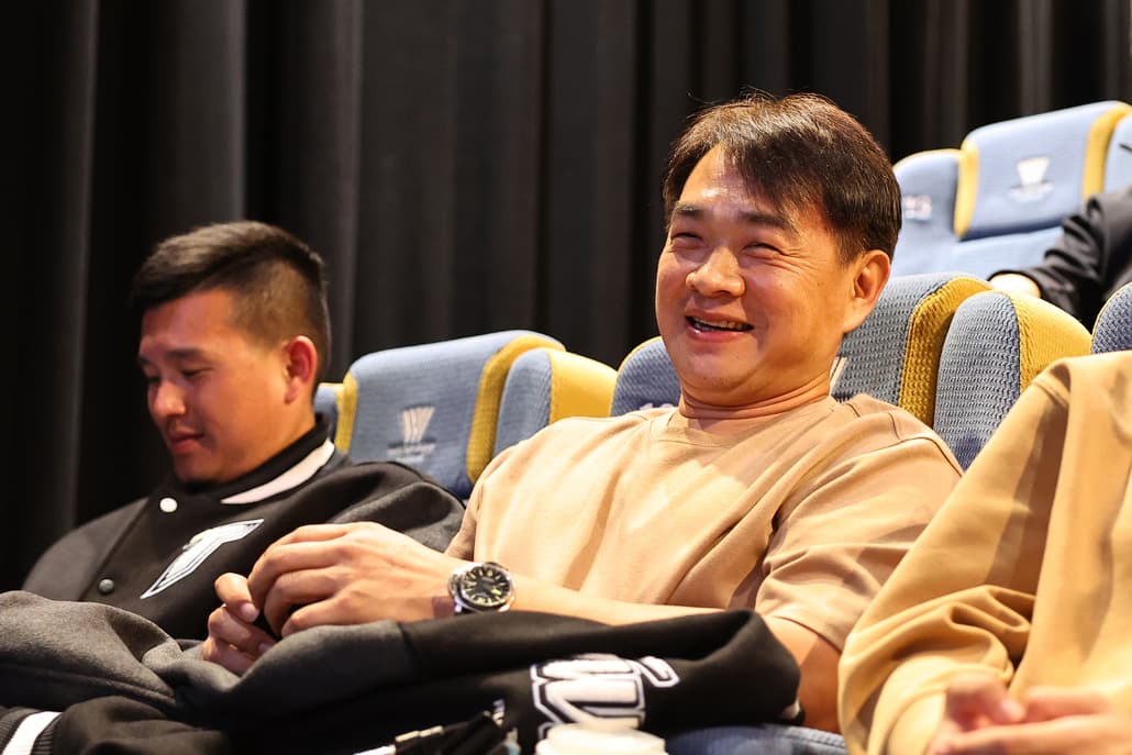彭政閔以打擊教練身分來觀影。(中華職棒大聯盟提供)