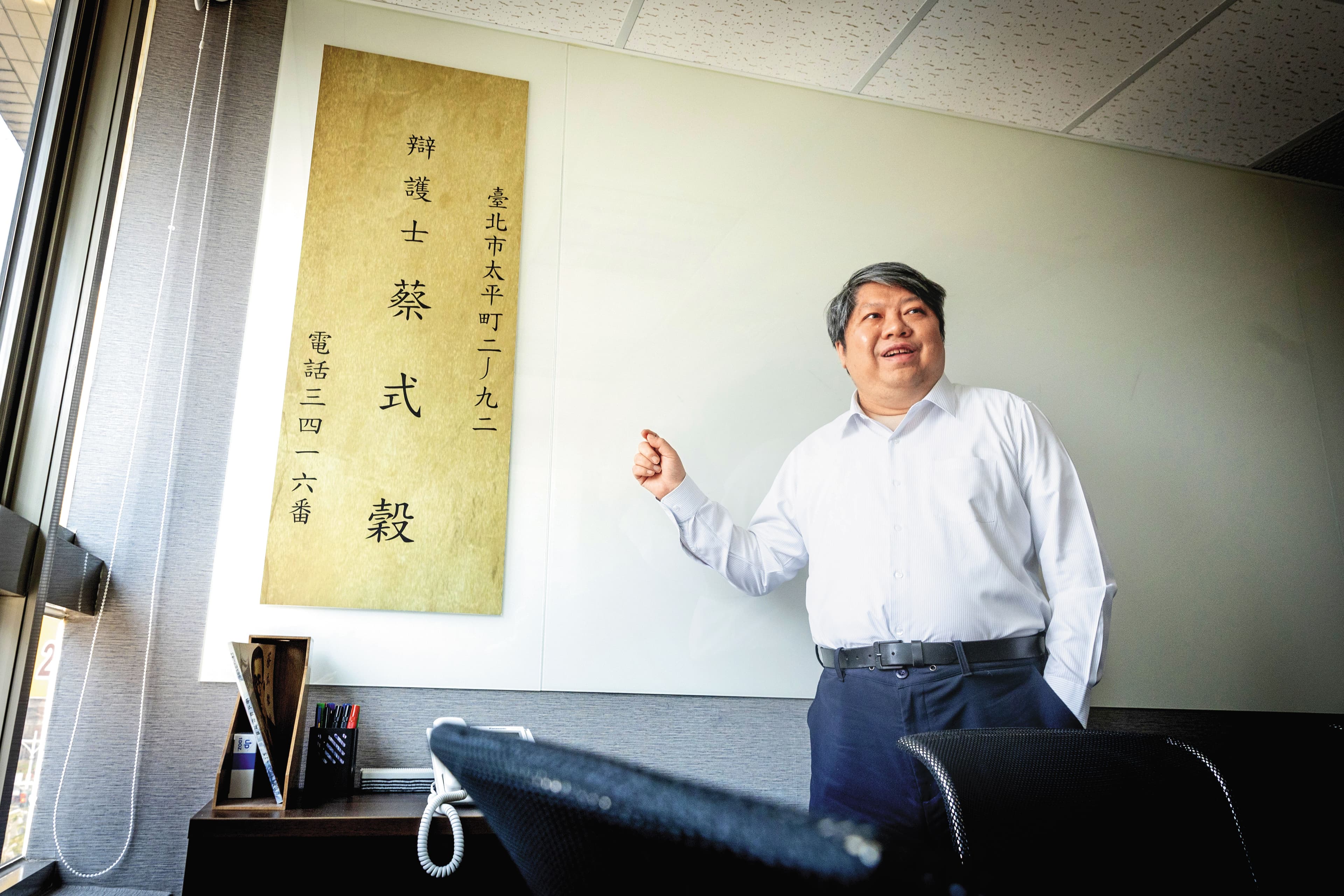 這間是「式穀廳」,賴中強說,蔡式穀是台灣第一位參與選舉的律師,當時在市街庄協議會選舉中獲全台最高票。