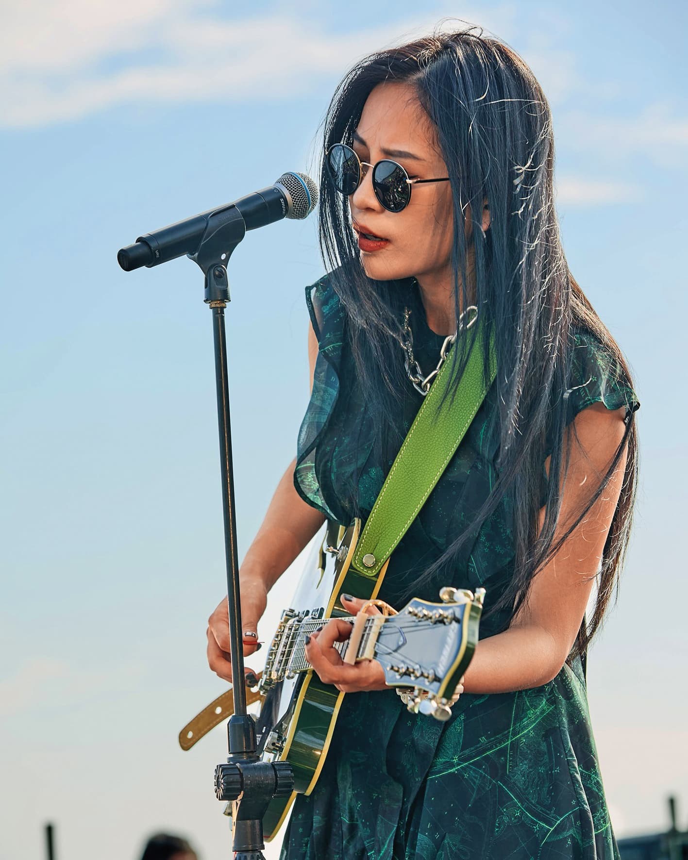 卜星慧除了創作歌曲、製作音樂外,也時常在社群上拍一些cover作品。(翻攝自卜星慧IG)