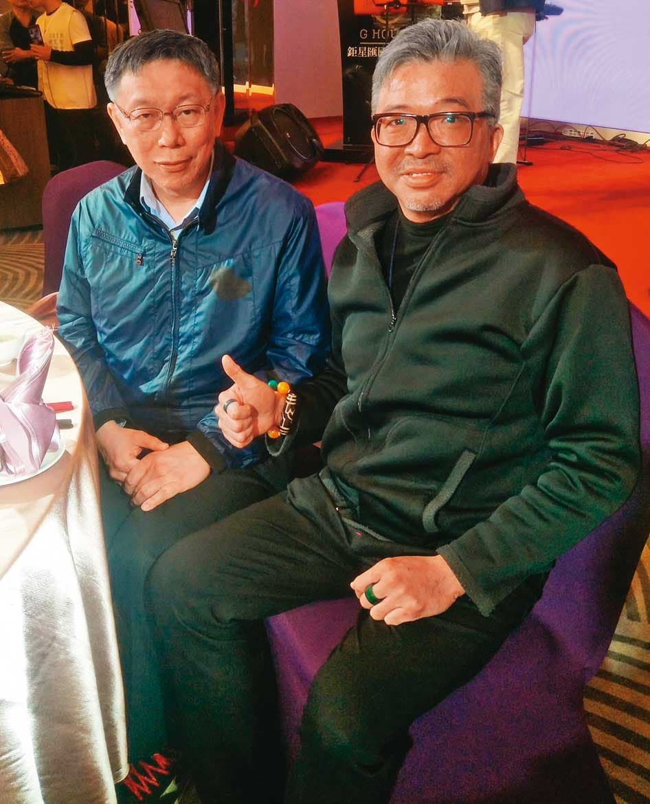 假畫集團首腦歐陽健中(右)常與名人合照蹭聲量。(讀者提供)