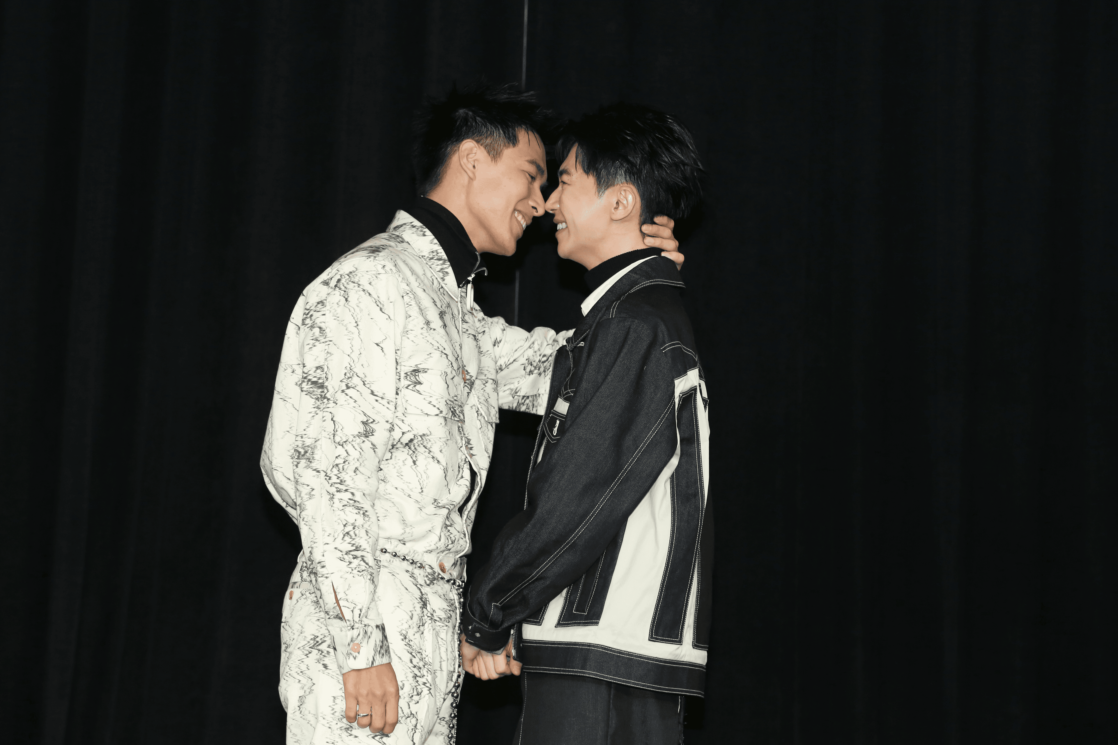 黃丞邦、陳玹宇甜蜜互動。