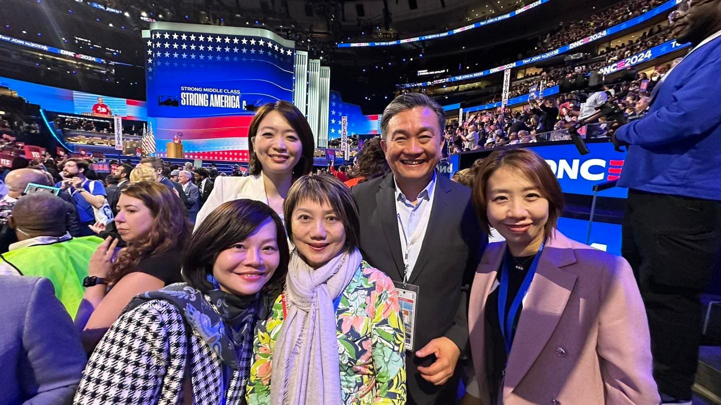民主黨全代會將對台6保證也納入黨綱，王定宇等人認為這是對台政策的重要宣示。（翻攝自范雲臉書）