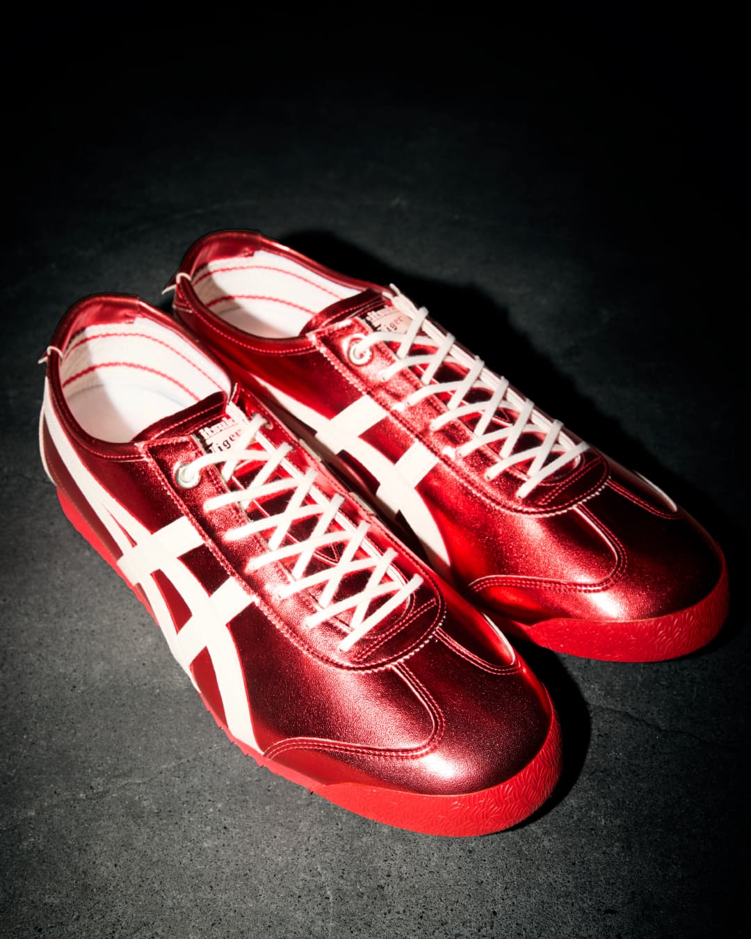 MEXICO 66 SD METALLIC烈焰紅。NT$5,580(Onitsuka Tiger提供)