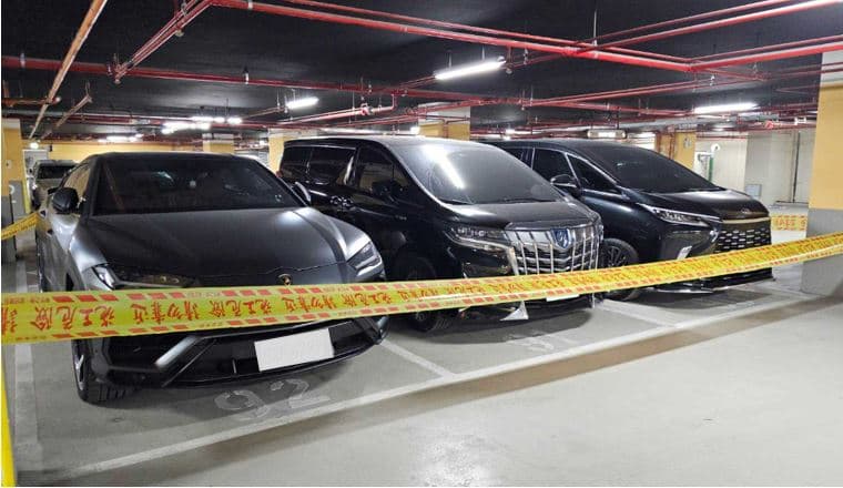 檢調偵辦台雅前董座遭詐案,已查扣近億元的愛馬仕、LV等名牌包、衣服、首飾、傢俱、腳踏車、名畫等高級精品,另查扣藍寶堅尼、Lexus LM等進口豪華轎車。(調查局提供)