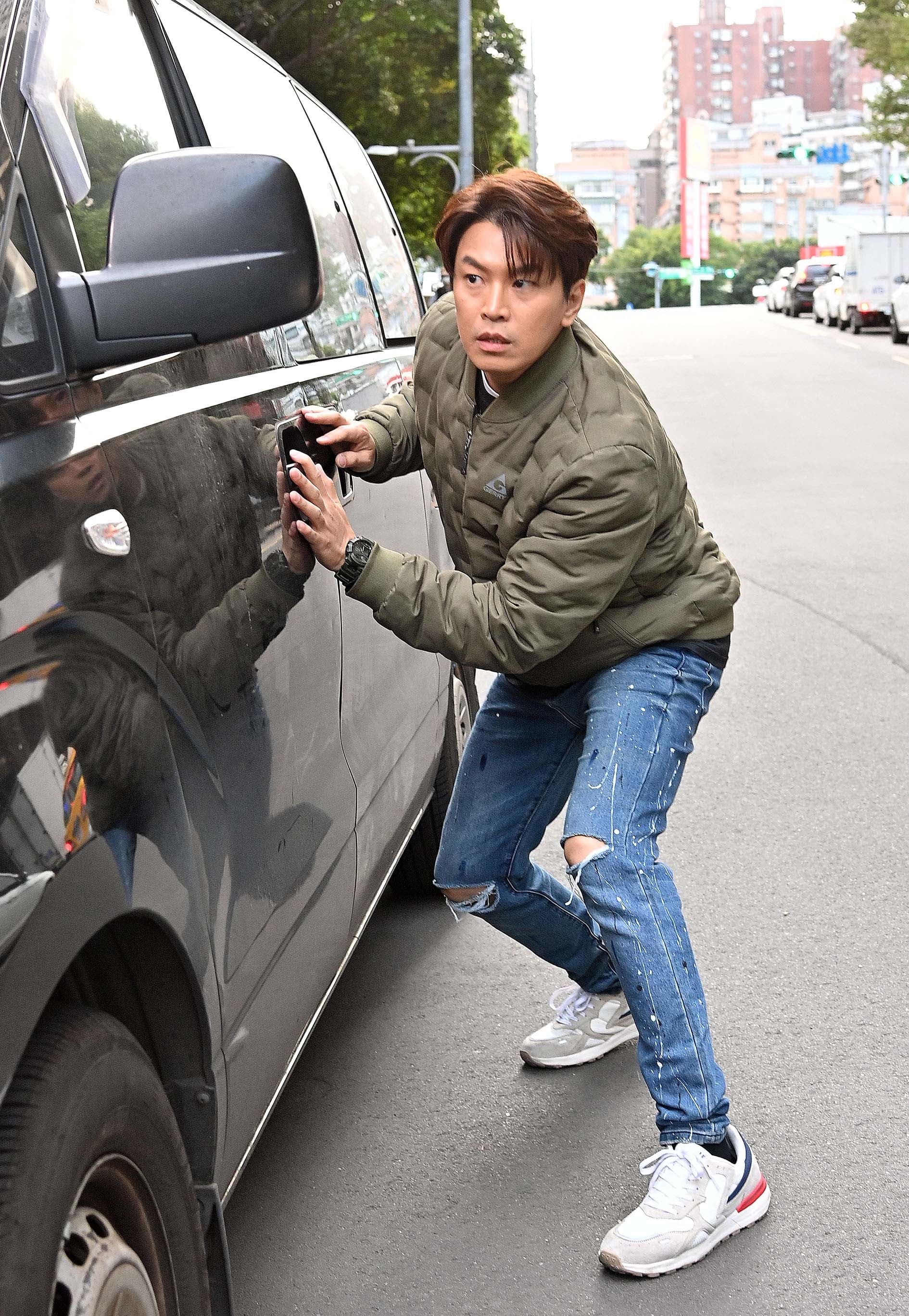 蕭景鴻笑說自己用一顆真心來救人。(台視提供)