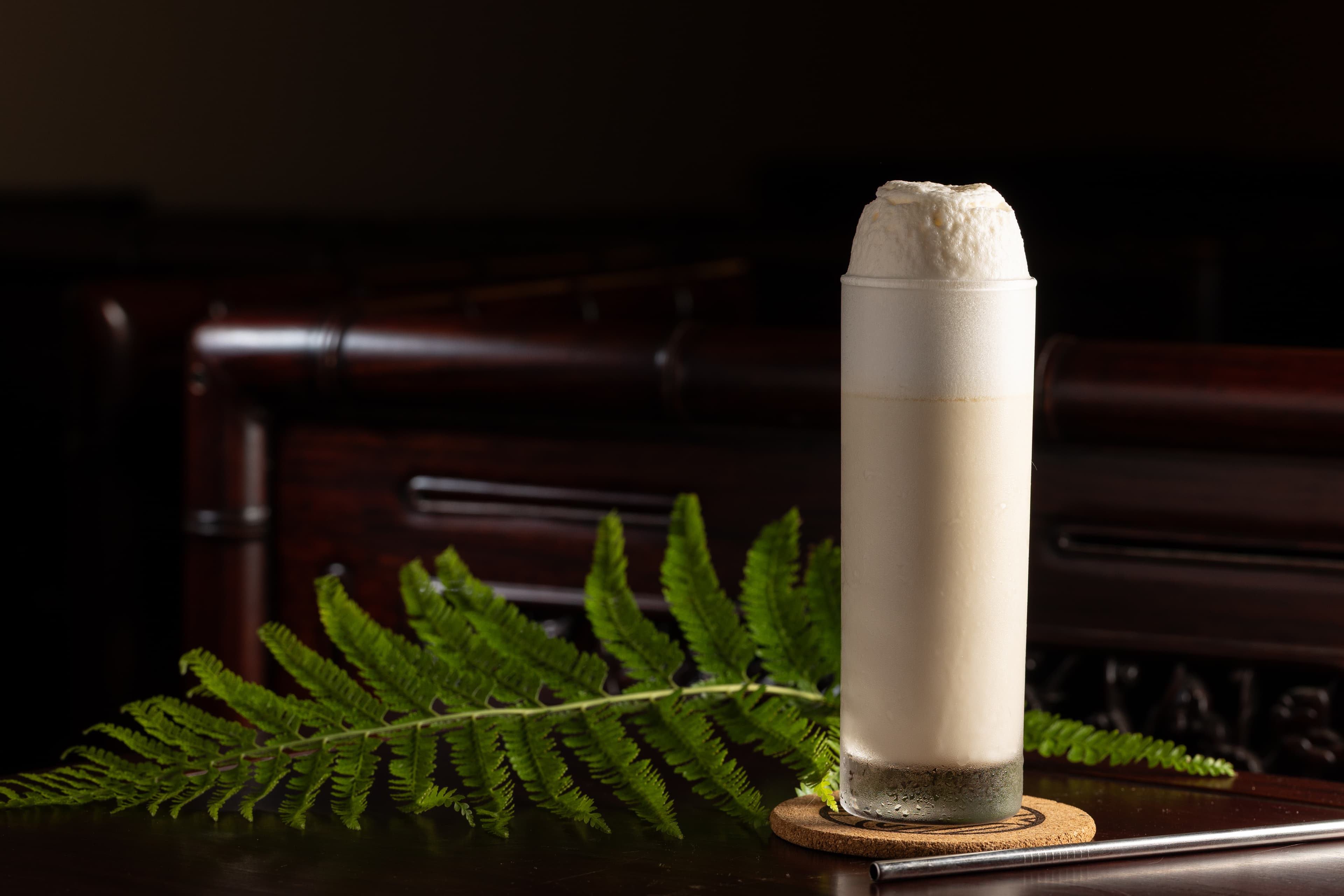 假日不販售的「花木蘭」為鐵觀音Ramos Gin Fizz,製作起來相當費工費時。(500元/杯)