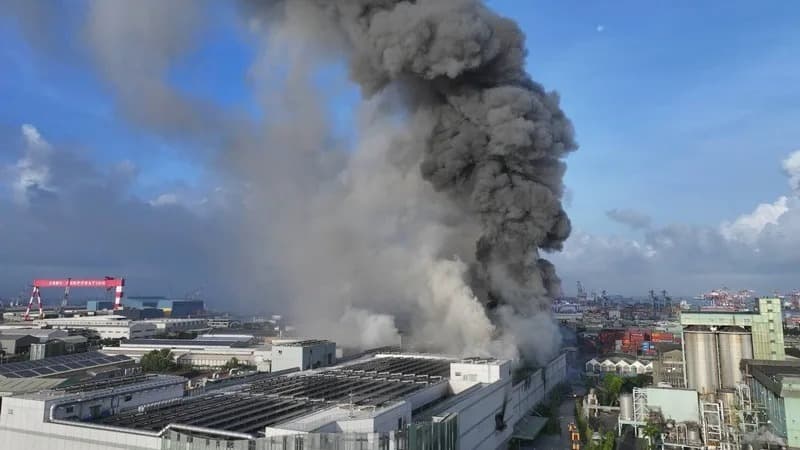 台泥企業團旗下三元能源科技小港廠的火警,引發全球商業用途火箭及電動垂直起降飛行器eVTOL電池供應鏈的緊張。(高雄市政府消防局提供)