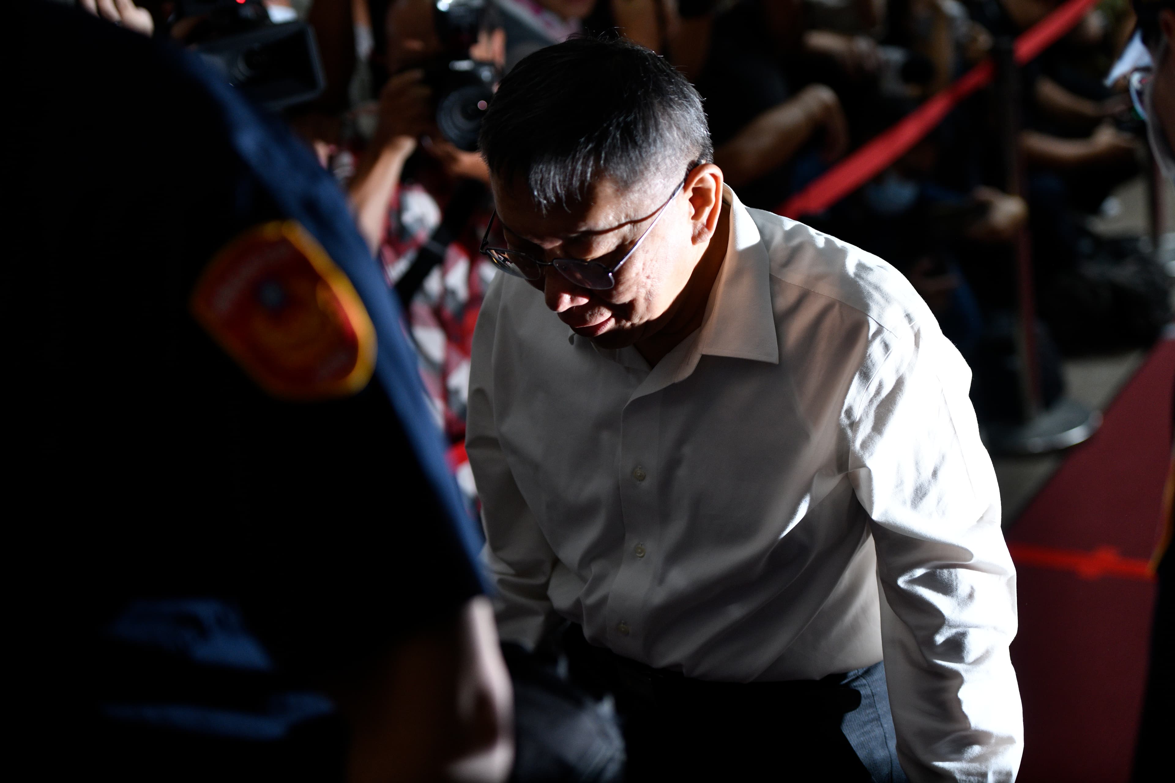 民眾黨主席柯文哲涉京華城弊案，今裁定羈押禁見。