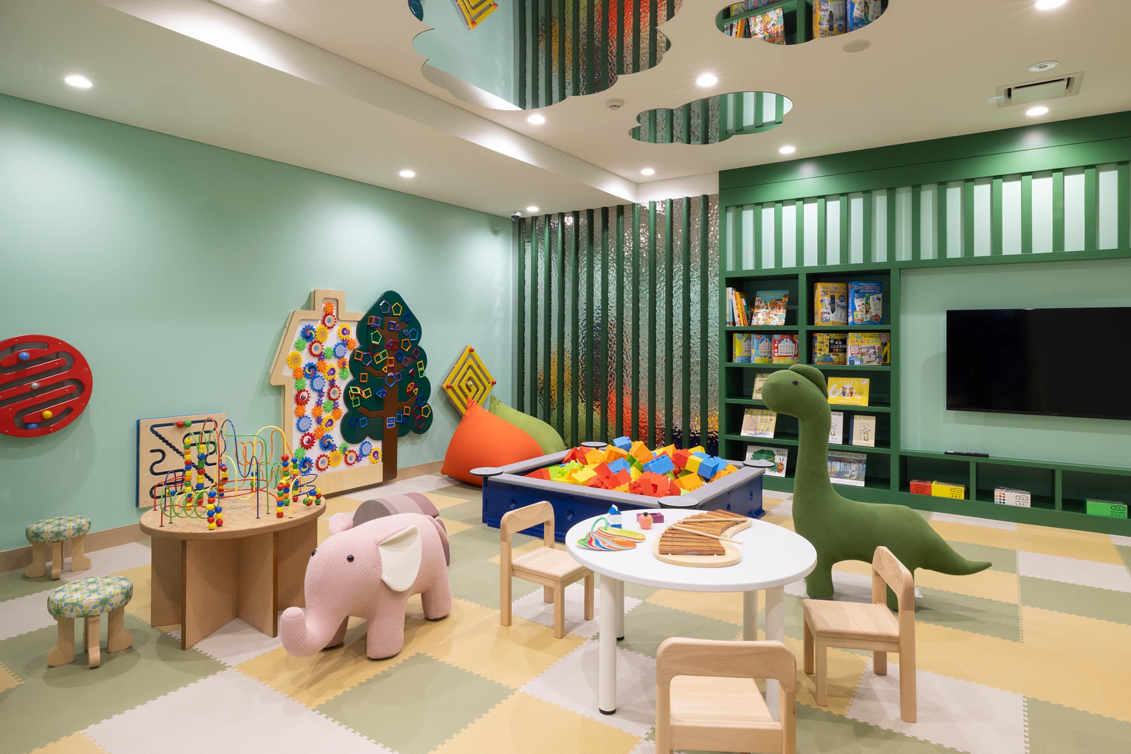 專為兒童打造的「Kids Room」遊戲空間,讓小朋友盡情放電。(Nozo Hotel提供)