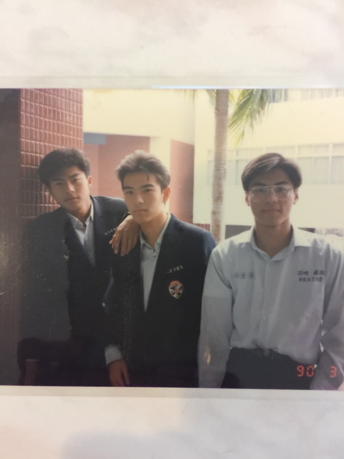 母親是英文老師，馮傑很早就接觸英文，在高中時展現自信一面。（馮傑提供）