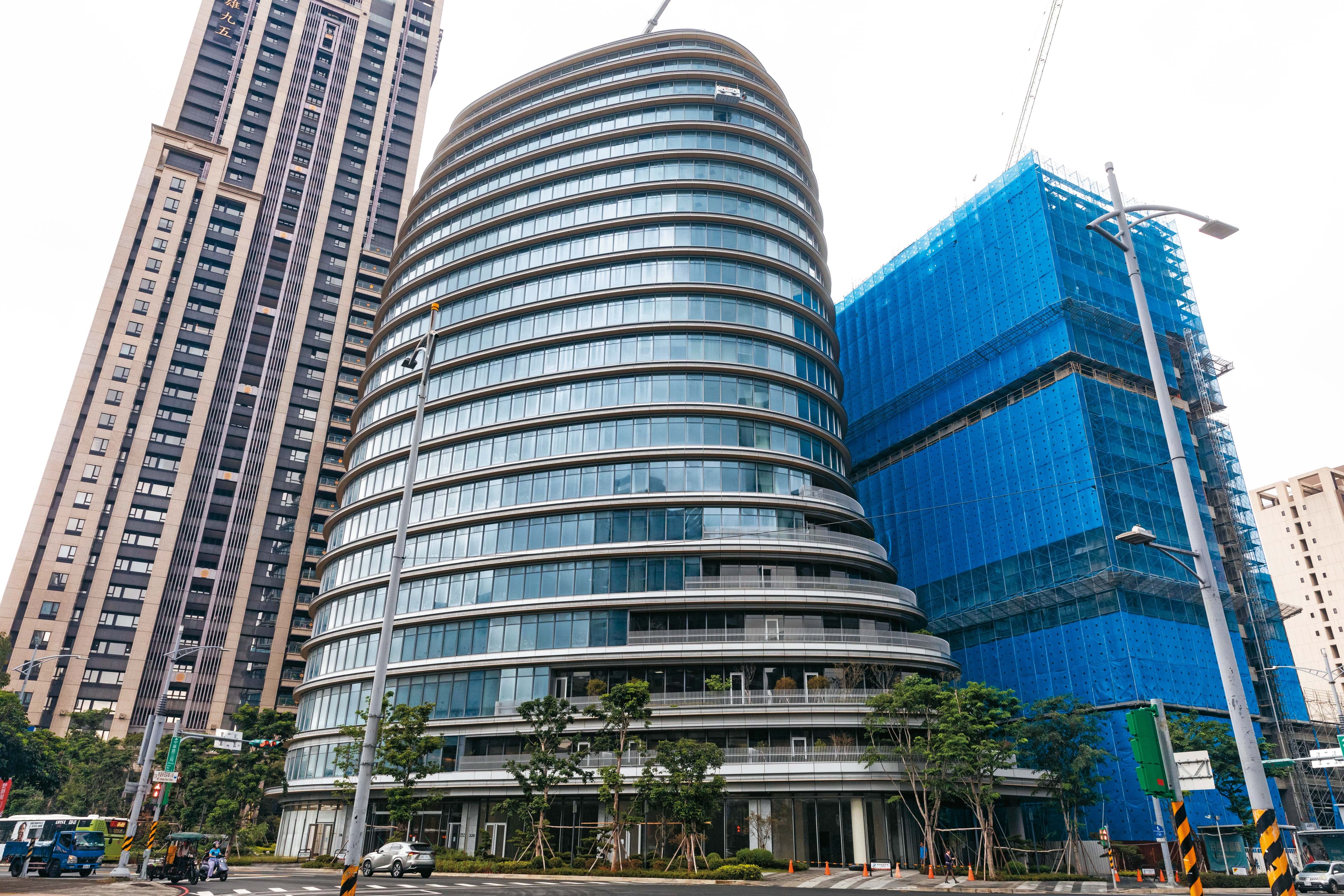 瞄準侯友宜本命區新北市,柯文哲訪美前敲定競選總部落腳新莊的麗寶集團總部大樓(圖)1、2樓。