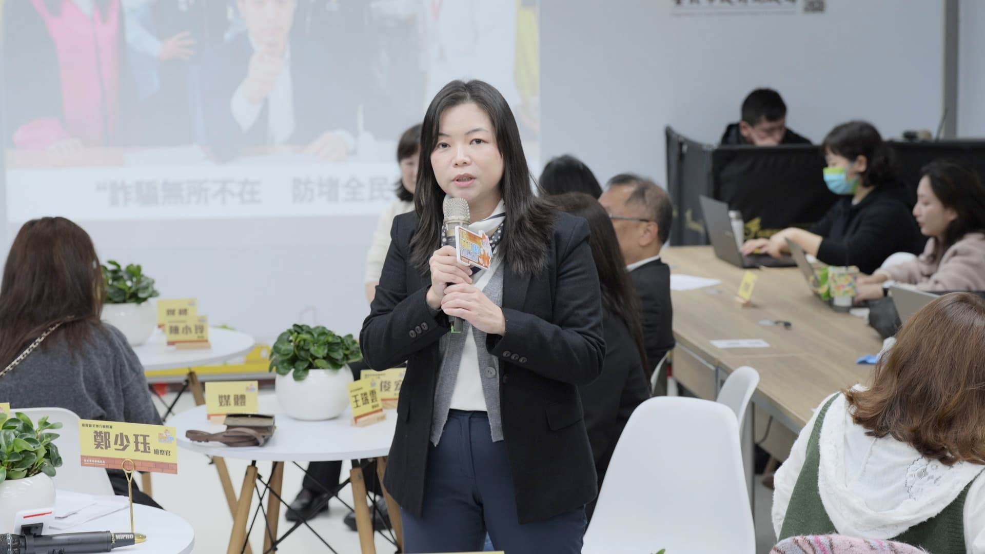 台北地方檢察署檢察官鄭少珏說道，「這案件有股神祕的力量」。案件遇到瓶頸時，她突然靈光一閃，想起兩年前搜索過嫌犯，「那個手機裡面就有第一個案件完整的證據」。