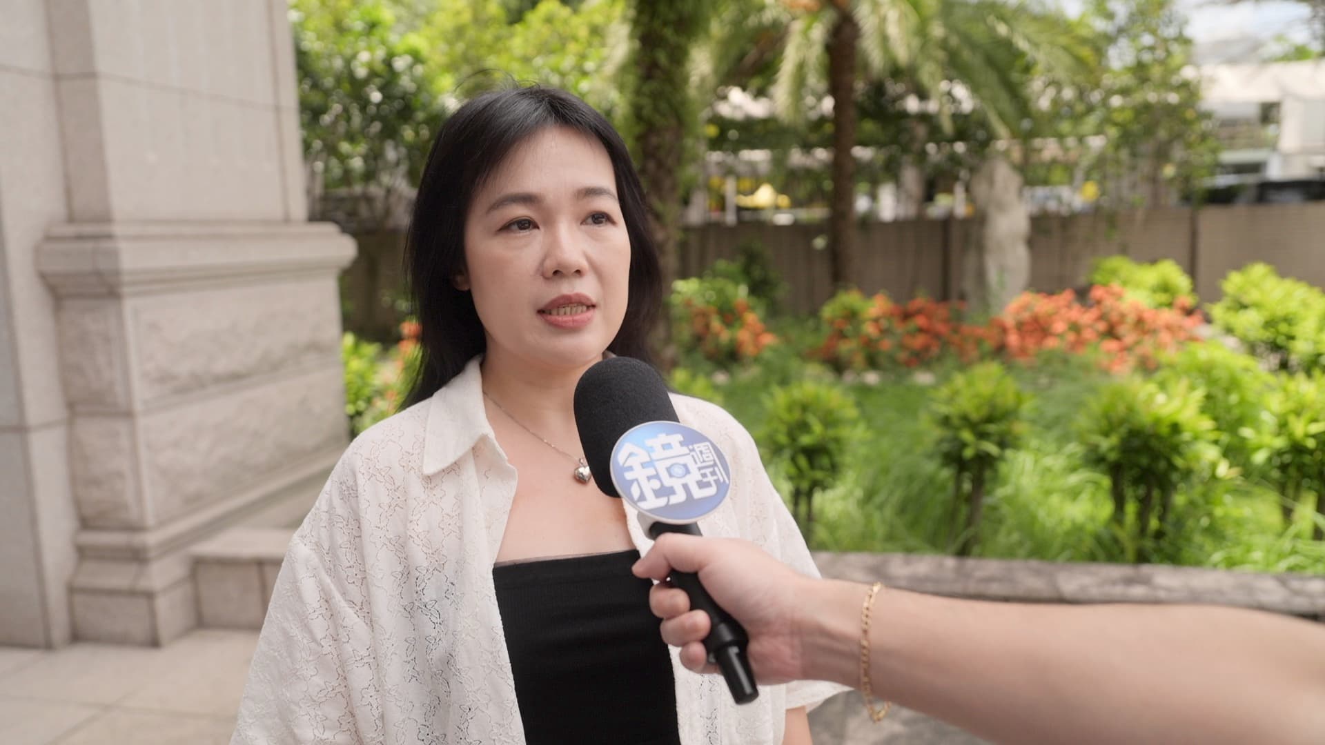 民眾陳小姐在試吃過後說:「真的很好吃,忍不住一口接一口。」