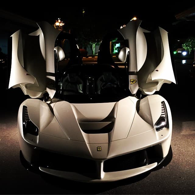 阿布杜馬丁曾在社群公開限量跑車LaFerrari。(翻攝IG@tmski)