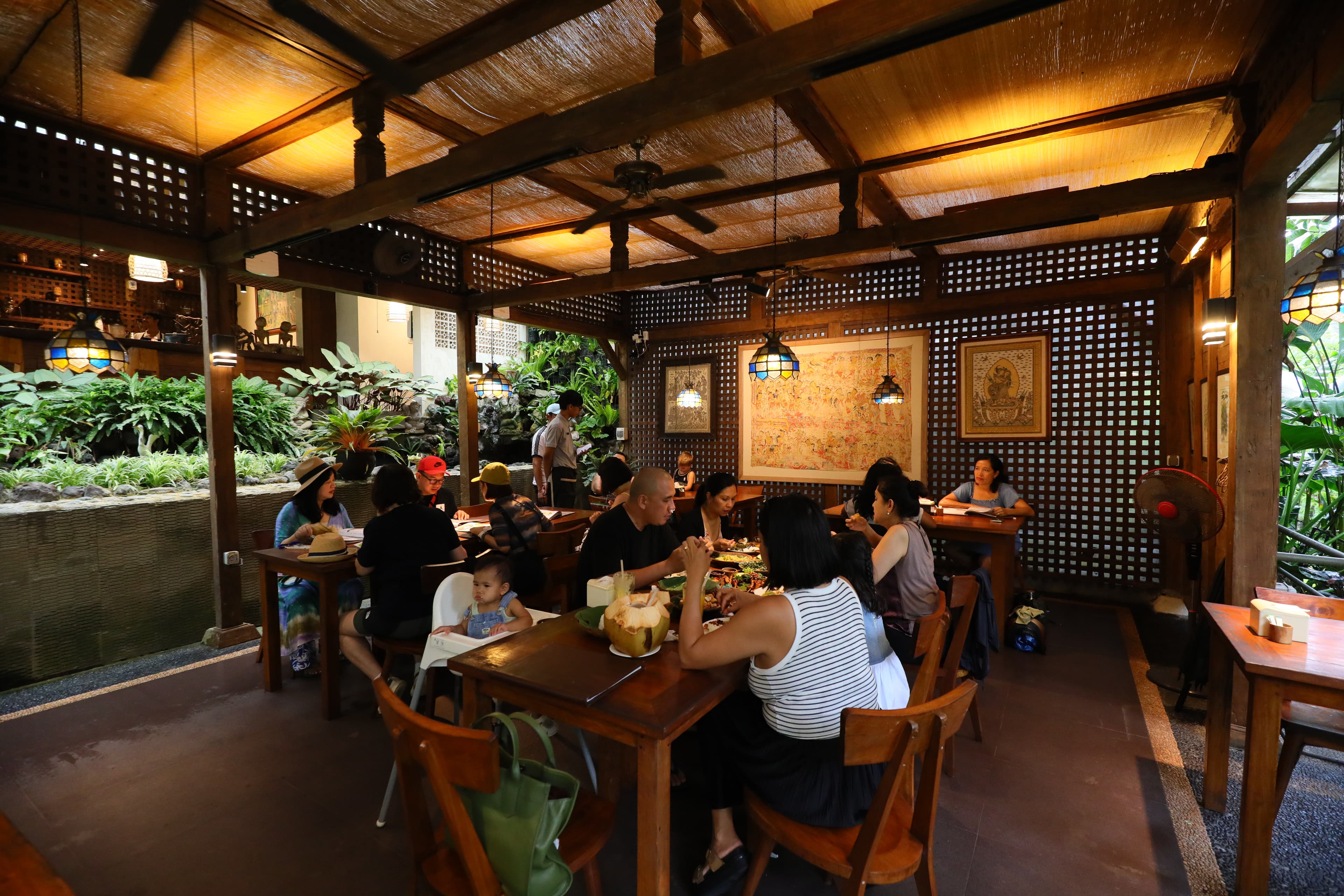 「Warung Pulau Kelapa Indonesian Cuisine」是烏布的人氣餐廳,午餐時間幾乎客滿。