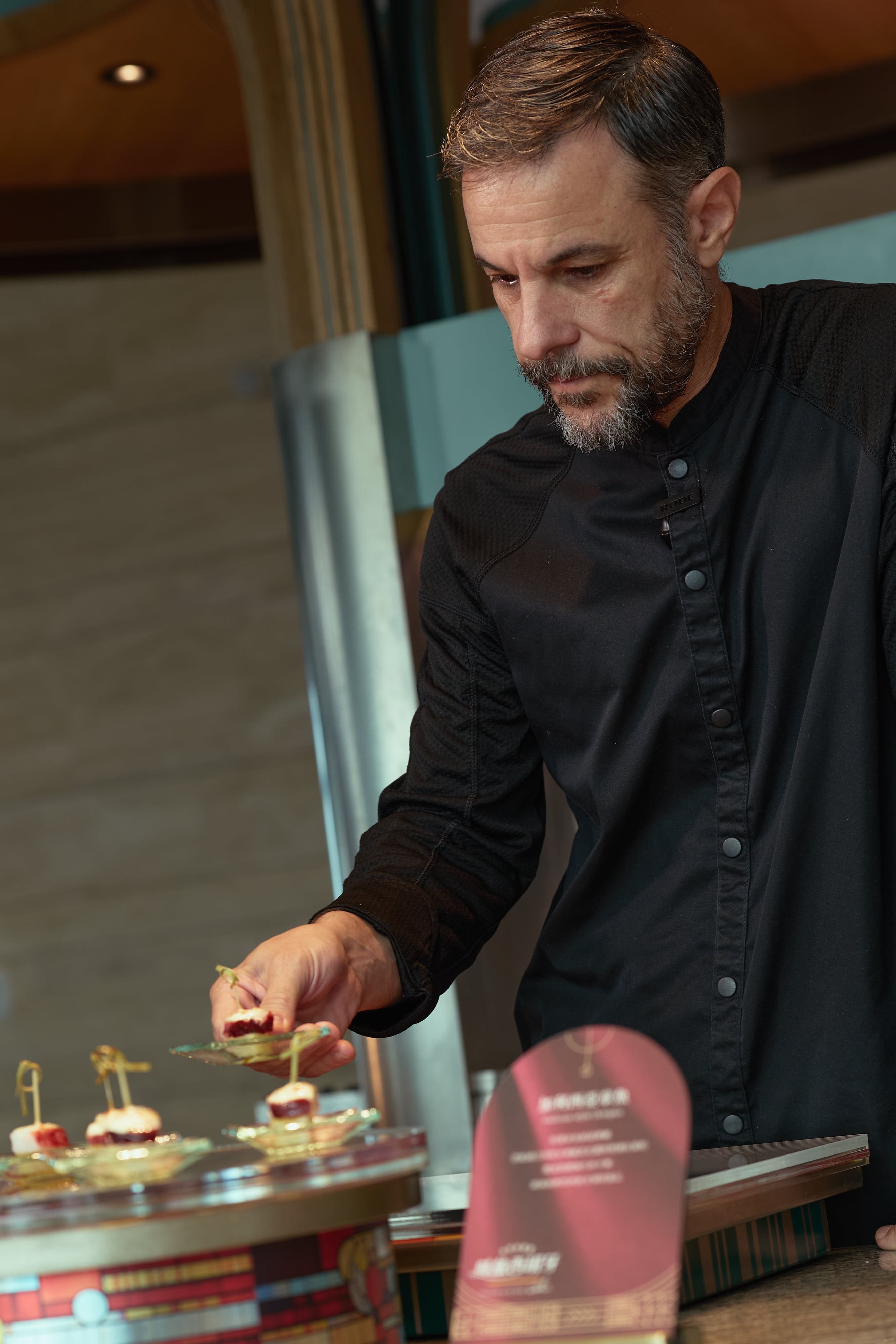 Daniel Sanz Martin主廚創立的JARANA,自2022年起連續入選《臺灣米其林指南》推薦,並獲西班牙官方「Restaurants from Spain」認證。(INPARADISE饗饗提供)