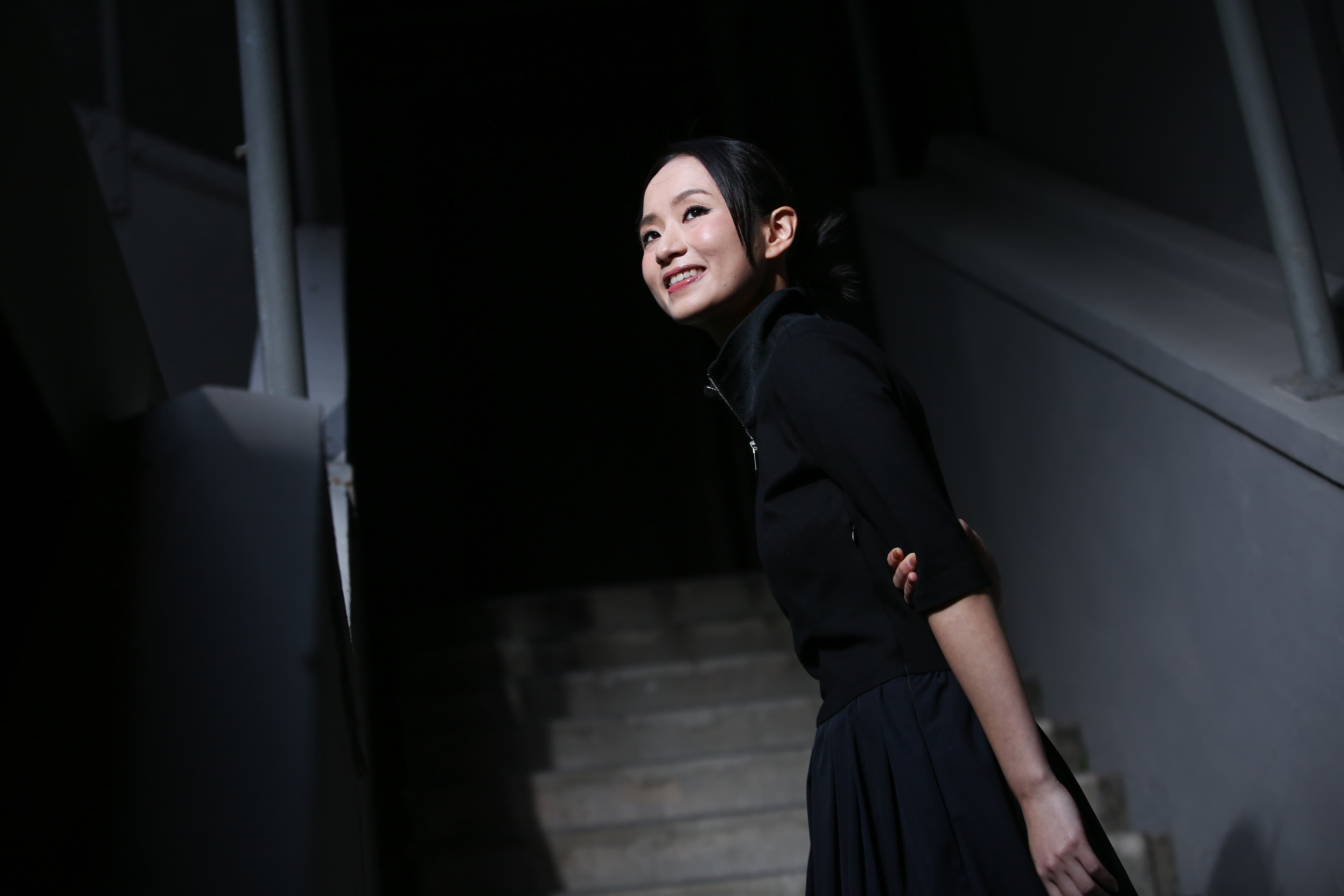 因為刻薄港女演得太好太傳神,導致很多人都誤以為梁雍婷本人也是這樣,她喊冤自己和角色完全不同。(髮型:Oscar Ngan、化妝:Deep Choi、服裝:SHIATZY CHEN、CHARLES & KEITH)