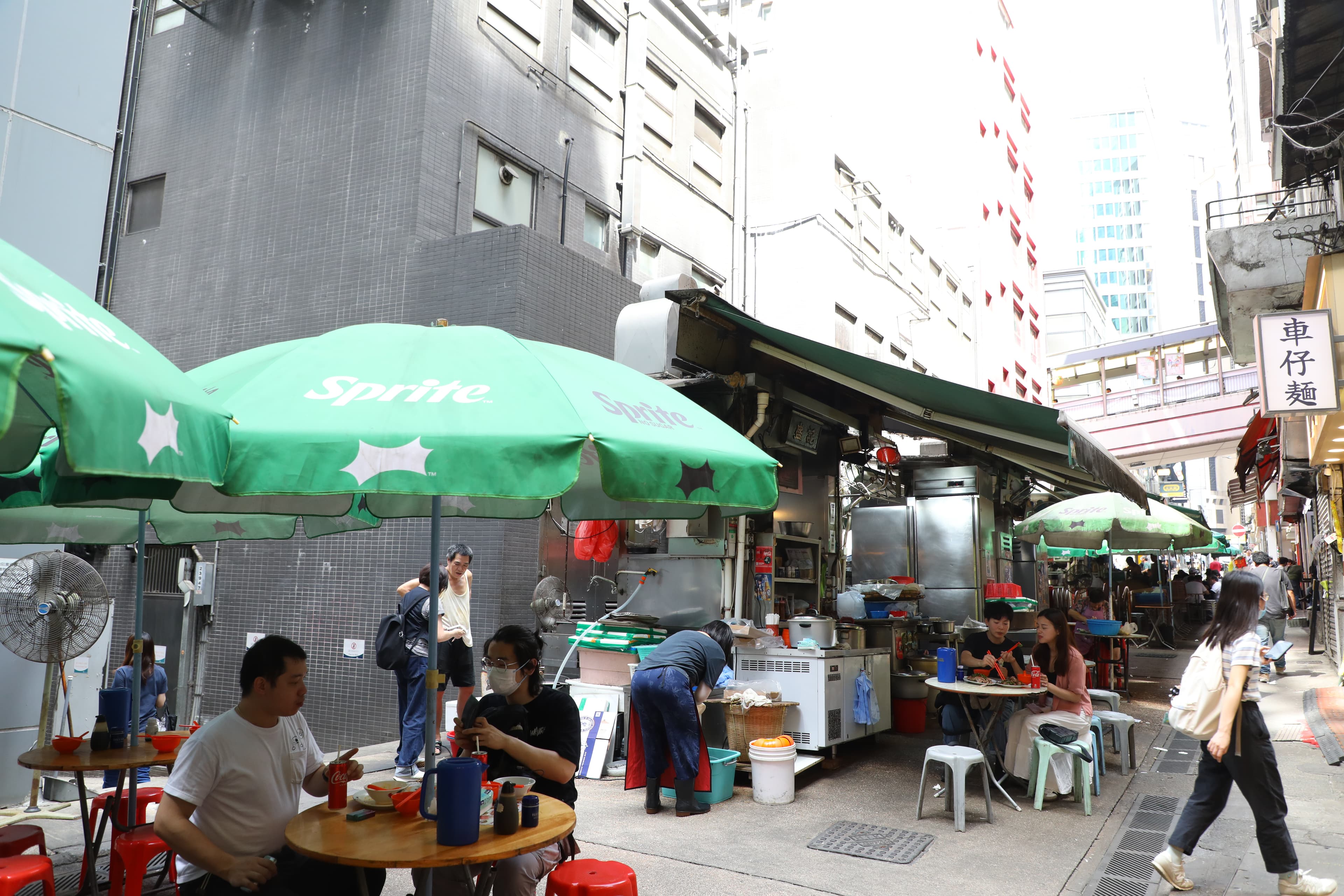 「盛記」是中環的老字號大排檔,曾被美食家蔡瀾認證為香港最好餐廳之一。