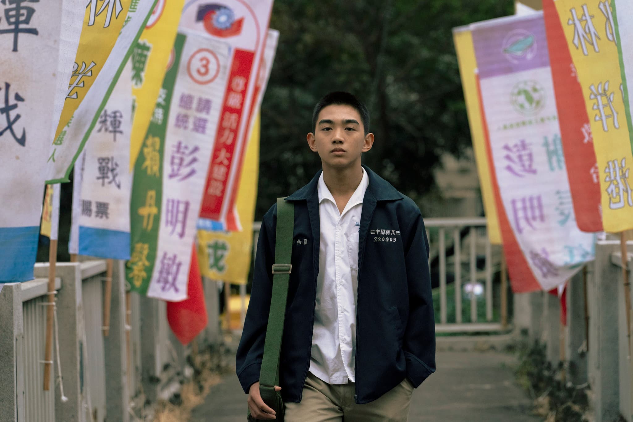 《南方時光》故事背景為1996年台灣首次民選總統,美術組還原當年的選舉盛況,入圍本屆金馬獎最佳美術設計。(翻攝自南方時光臉書)
