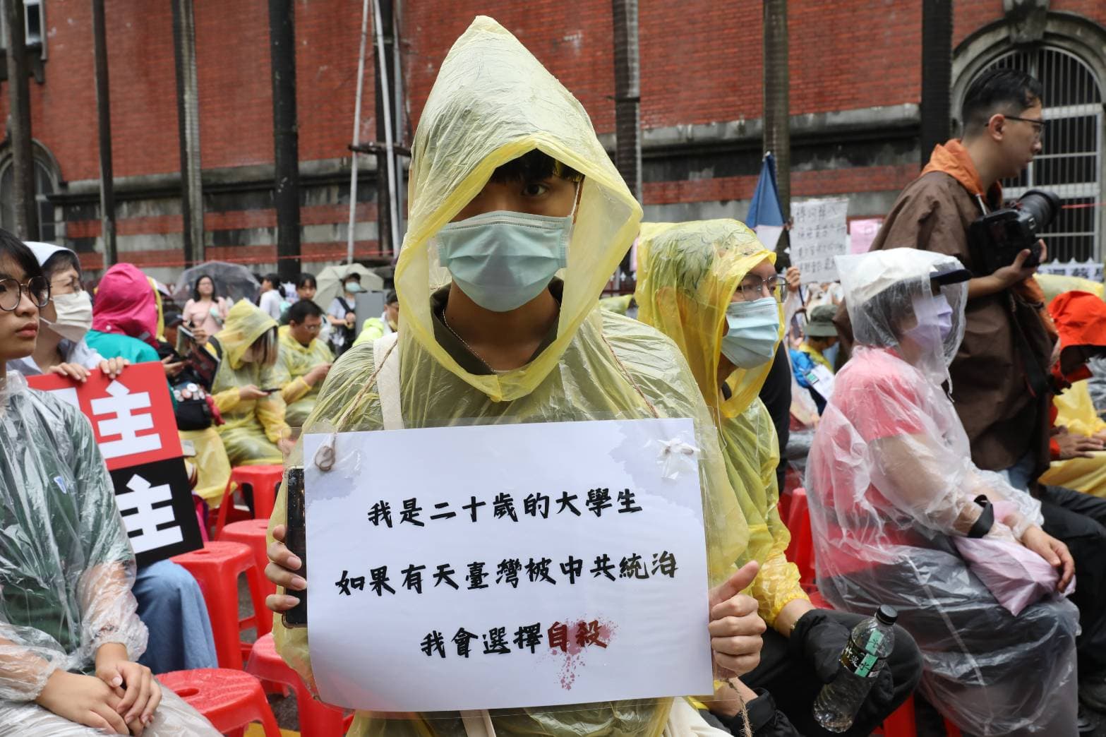 民間團體極力抵制國會試圖強行通過法案之野蠻行為,號召民眾前往立院外集結抗議。