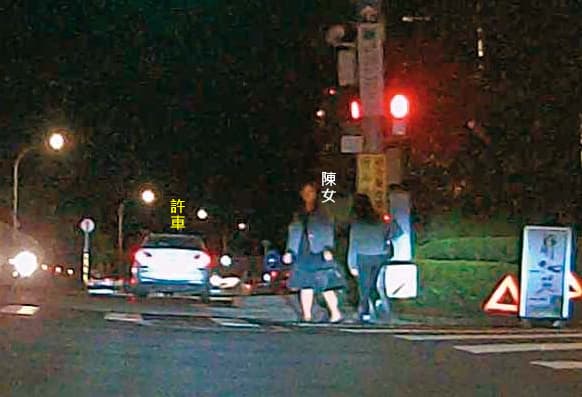 11/20 18:31,衛福部祕書處長許朝程載陳女離開衛福部後,在路口放她下車。