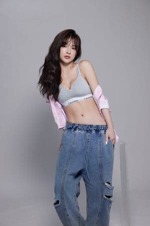 林岱縈推出2025寫真桌曆,大方秀出完美的身材。(黃天仁攝影工作室提供)